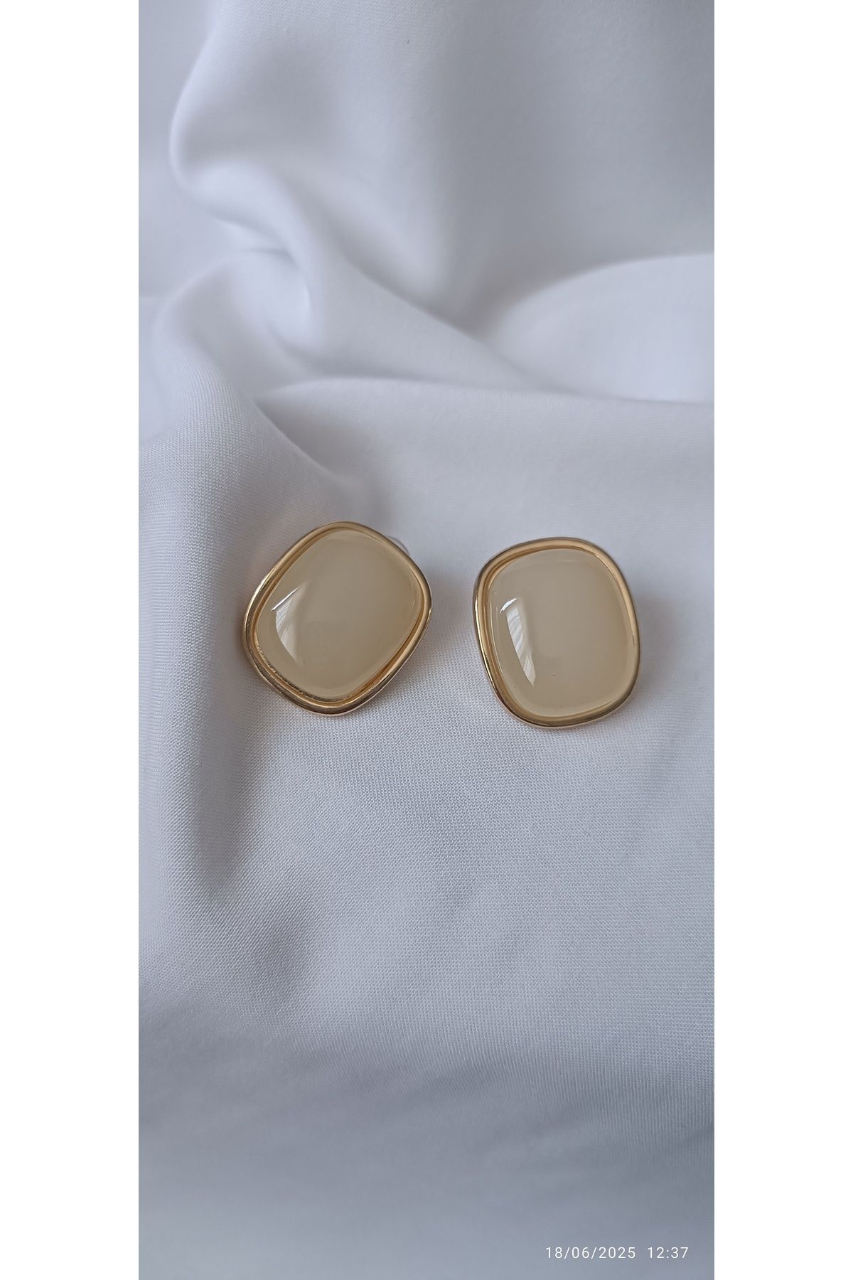ARİ TAKI Gold&Ekru kare küpe