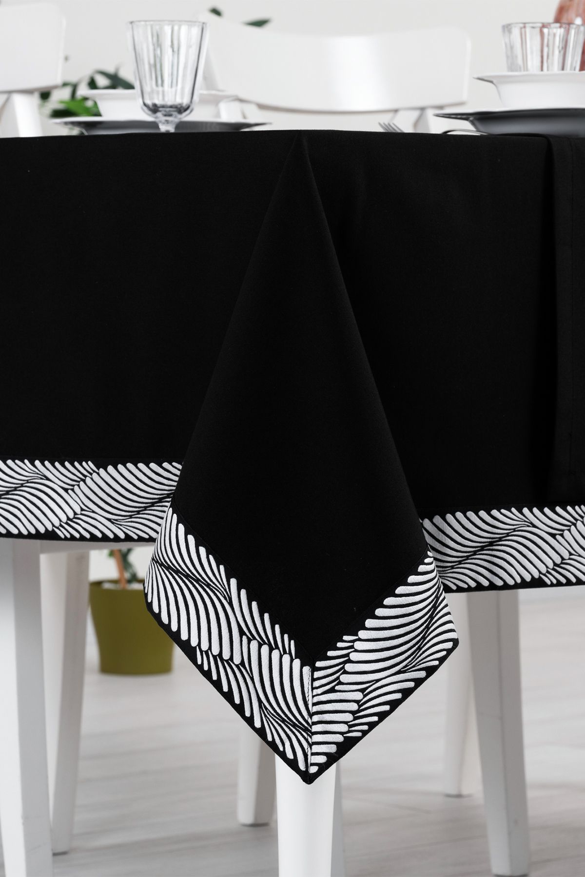 Tropikhome Alba Jakar Damla Desen Leke Tutmaz Jakarlı 160x220 Cm Lüks 8 Kişilik Masa Örtüsü Siyah