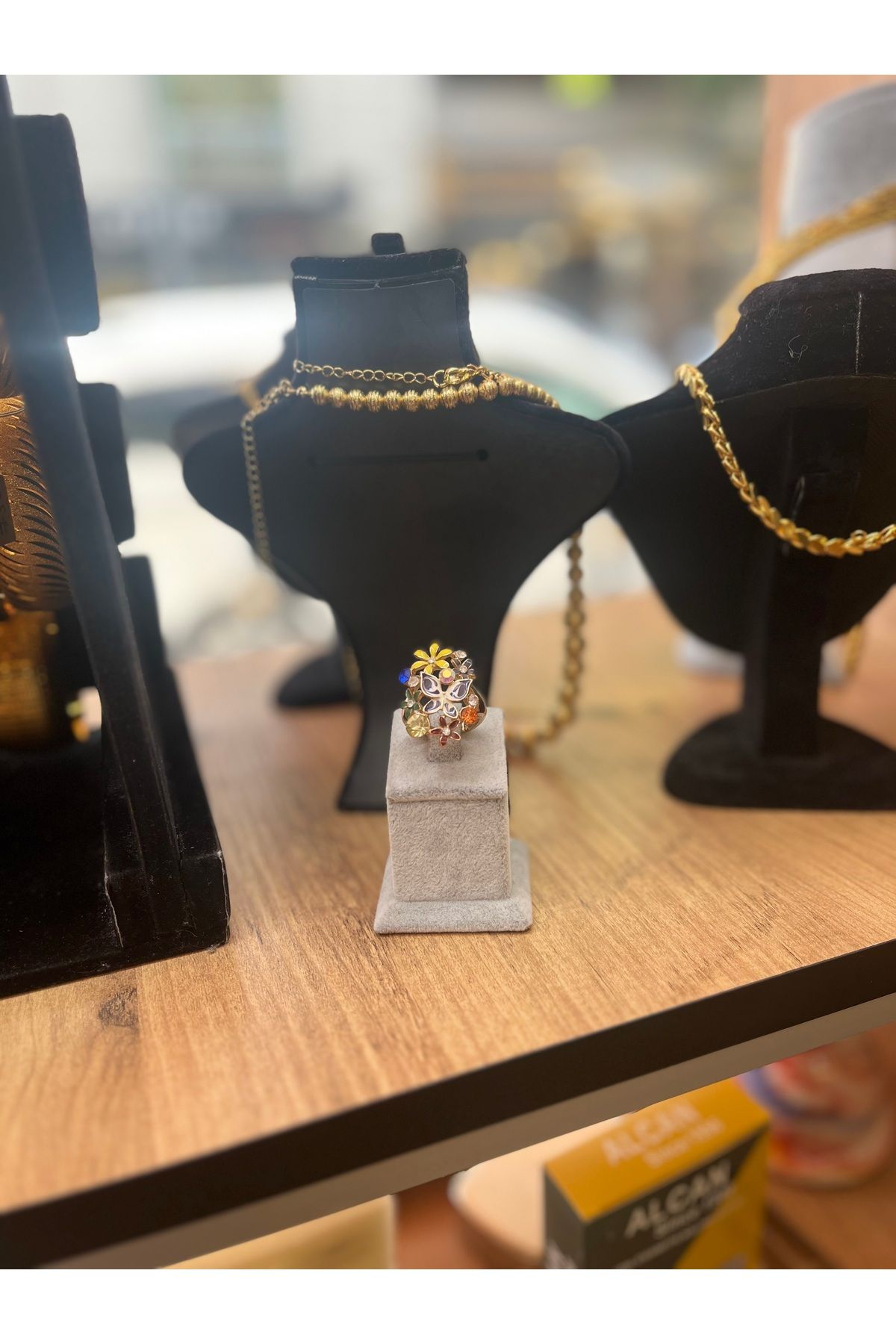 Butik Çiçekli lastikli çelik yüzük