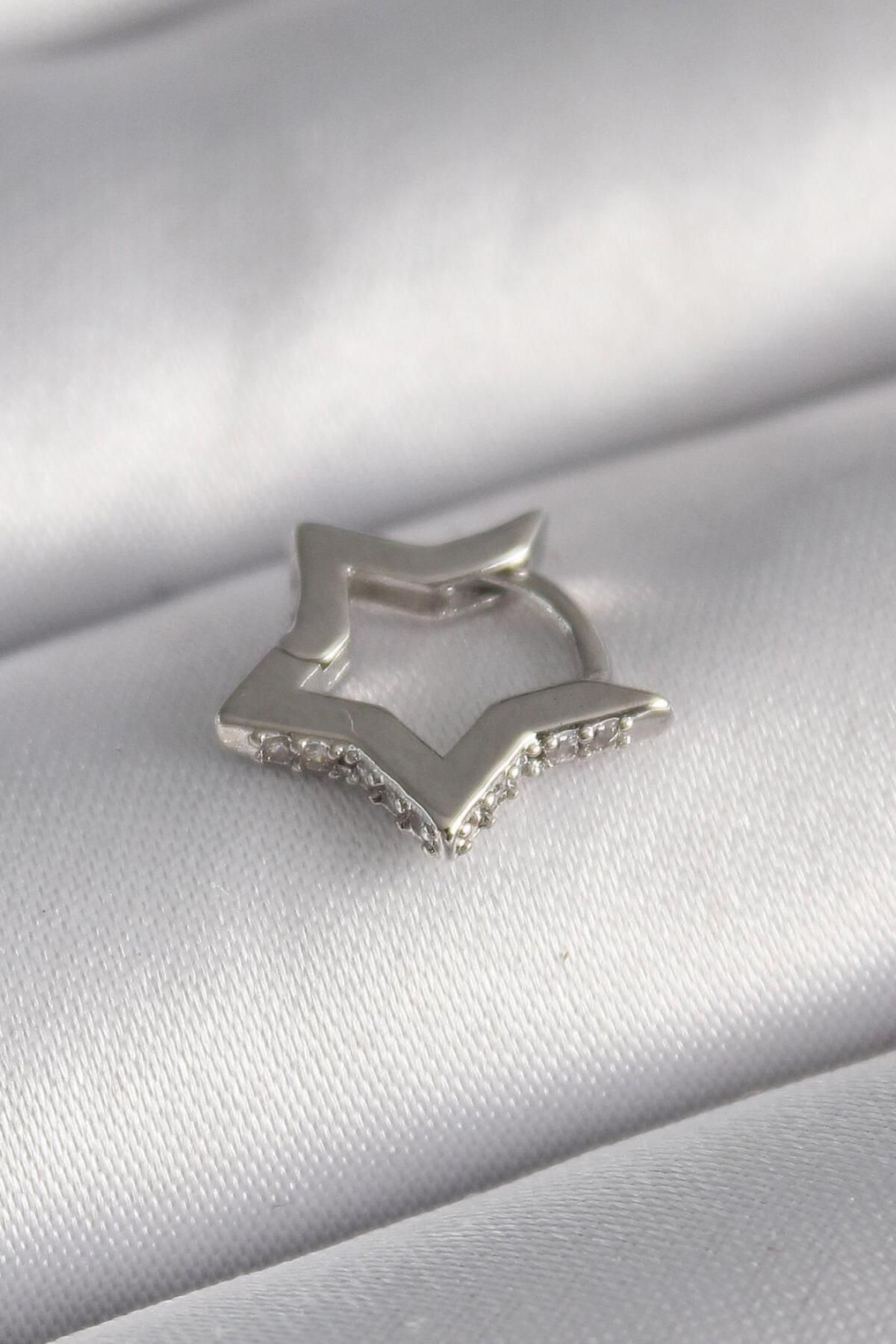 AfraBeauty 316L Çelik Gümüş Renk Zirkon Taş Detay Yıldız Model Tragus Piercing