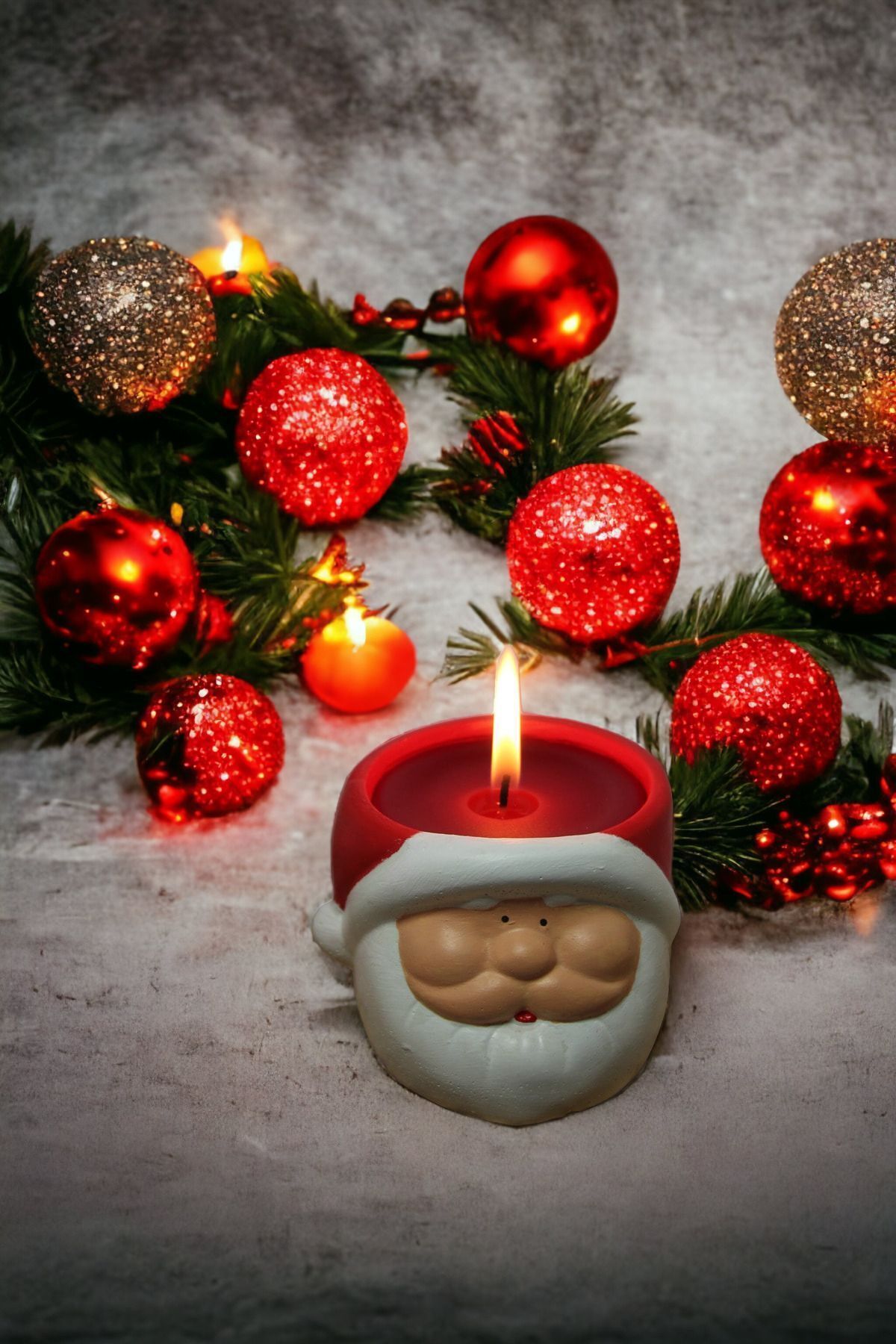 DEKORANLA Kırmızı Noel Baba Mumluk ve 38 gr Tealight Büyük Mum, şıklık ve sıcaklık sağlar