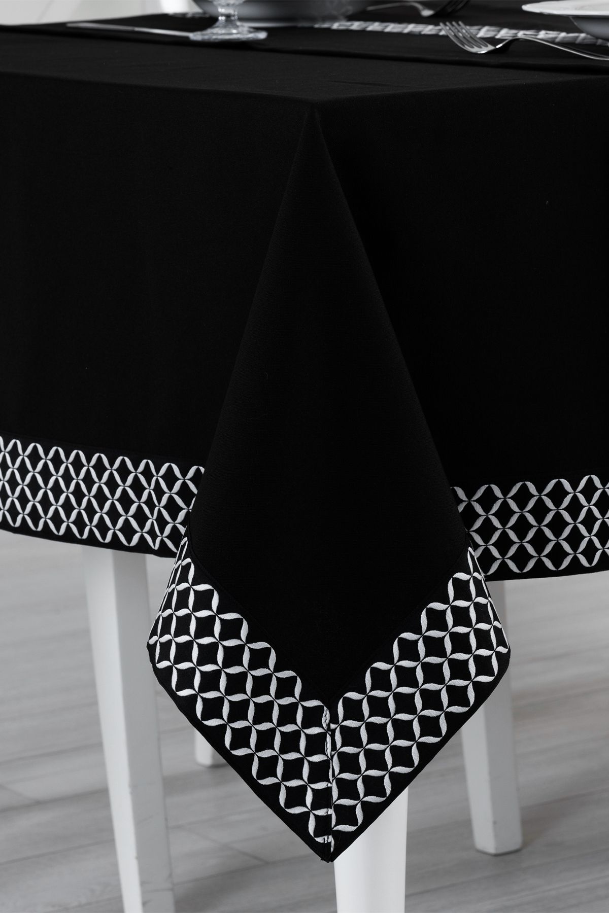 Tropikhome Alba Jakar Çember Desen Leke Tutmaz Jakarlı 160x220 Cm Lüks 8 Kişilik Masa Örtüsü Siyah