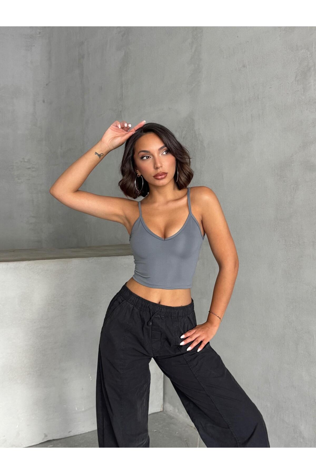 The Base Kadın Füme Scuba Kumaş Ön Arka (V YAKA) Ip Askılı Crop Top görsel 5