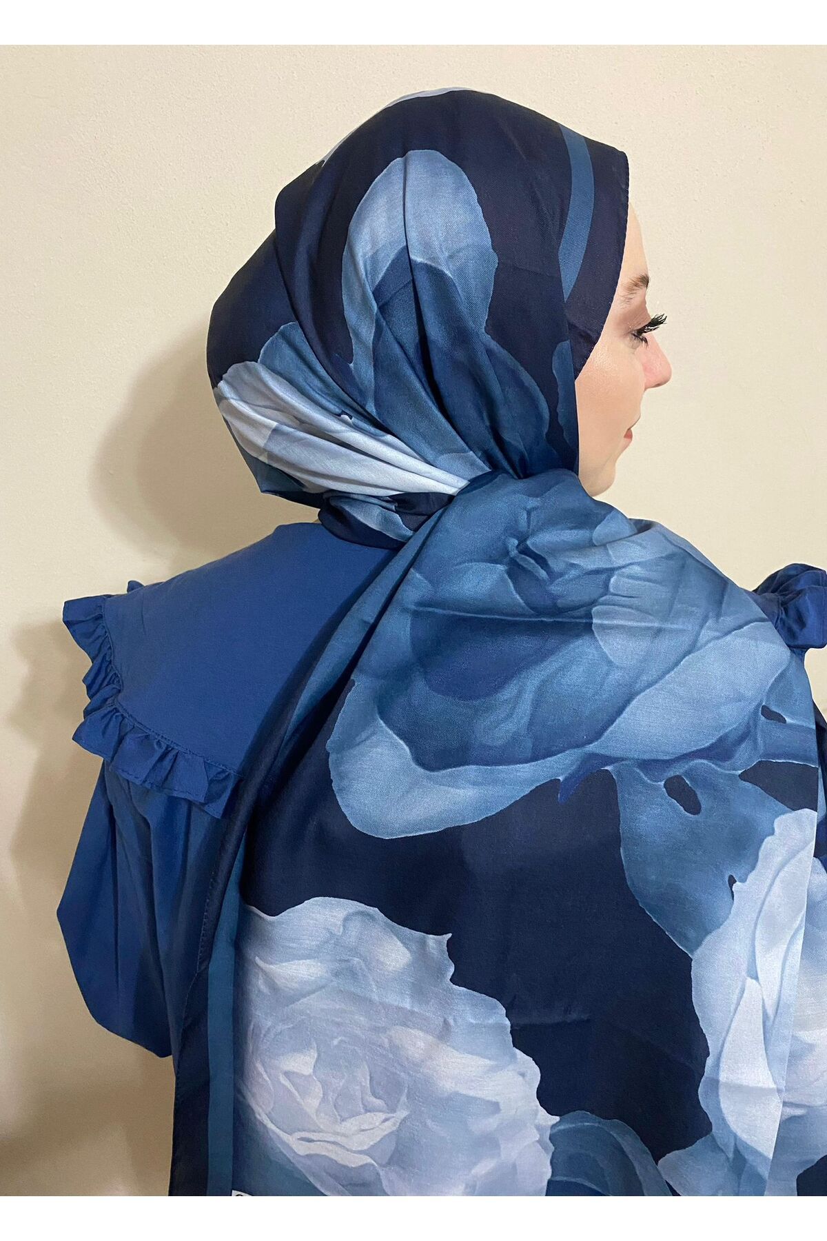 MODA MİNELEŞARP MANOLYA ÇİCEĞİ SERİSİ SOFT ŞAL - SAKS MAVİSİ LACİVERT TONLARI