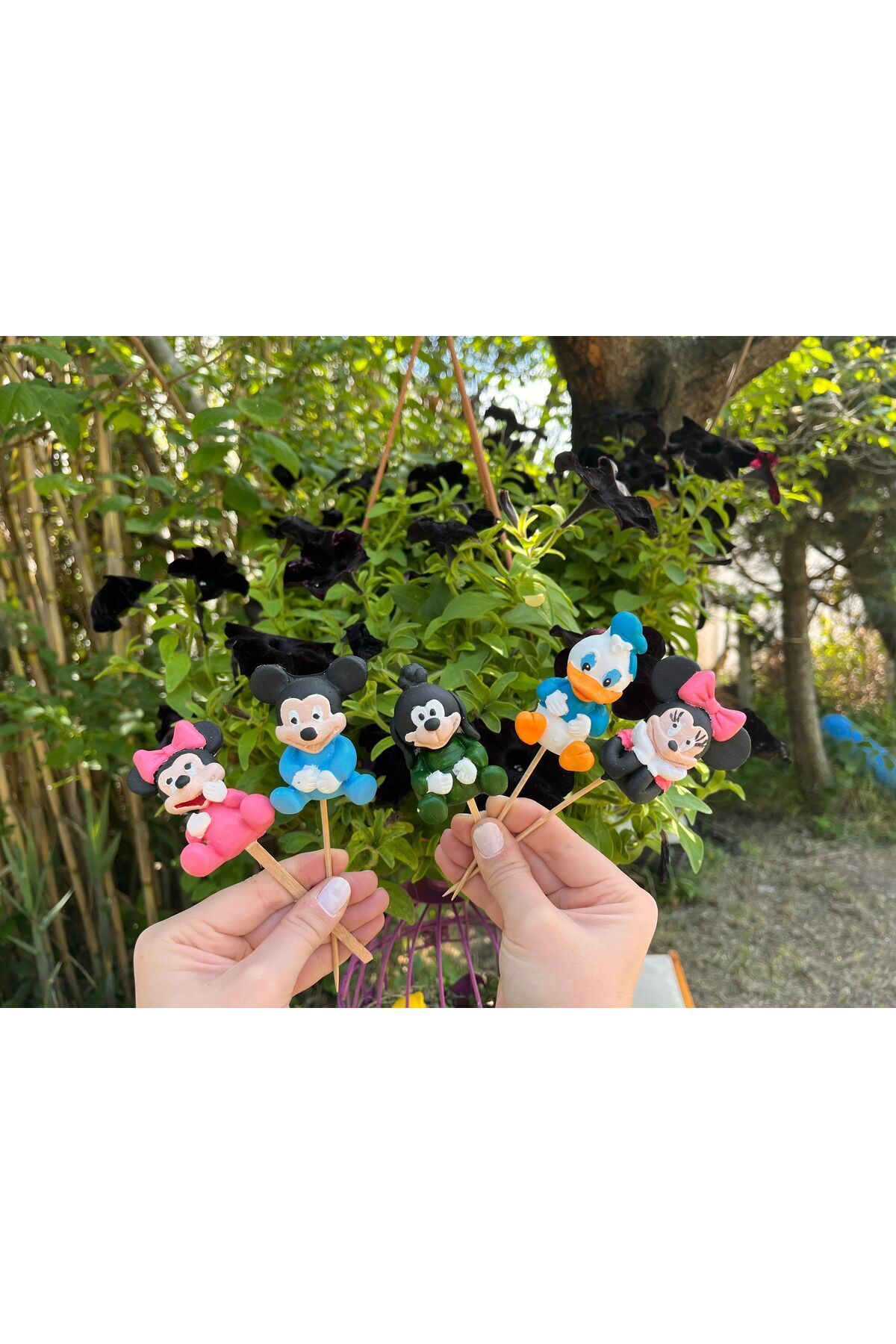 DEKORANLA Renkli Micky Mouse ve arkadaşları saksı süsleri, 5 adet set, şık ve eğlenceli dekor.