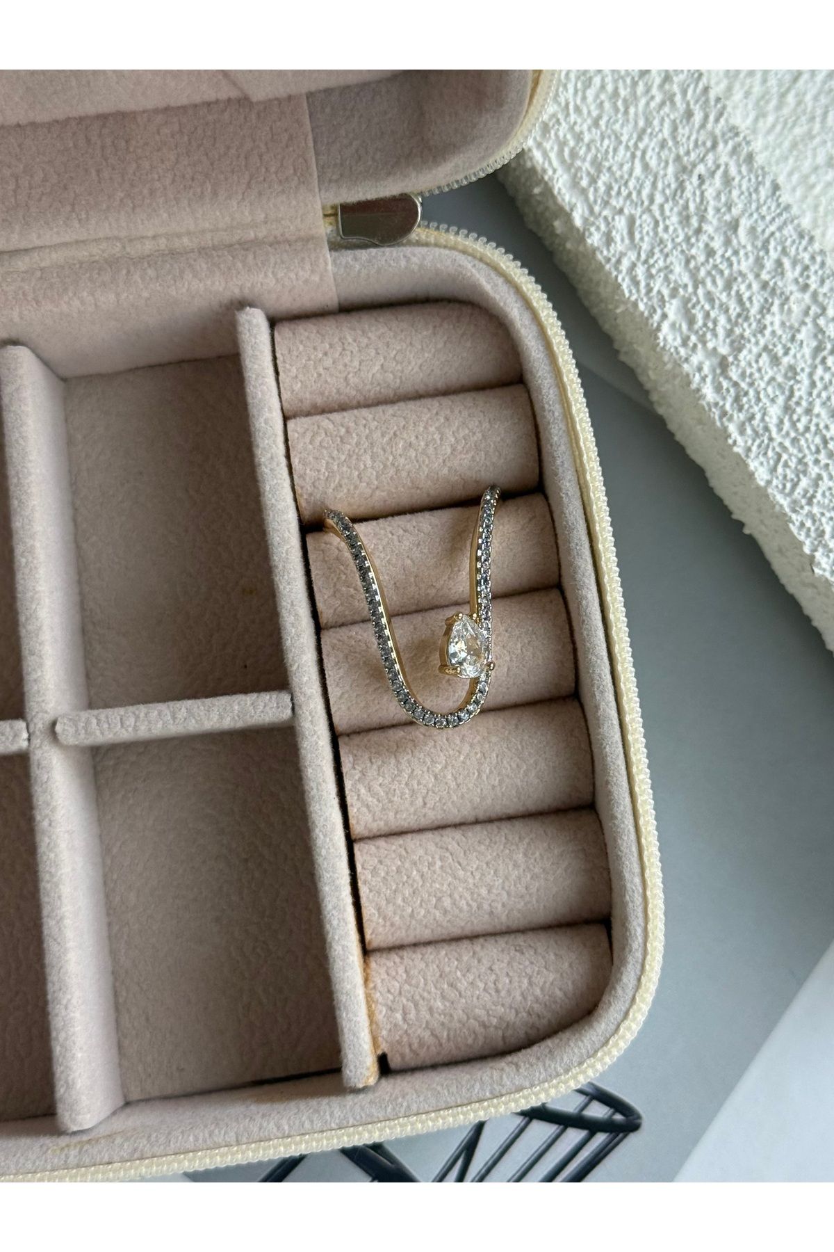 Rossetto Atelier İthal Damla Taşlı Gold Chino Yüzük