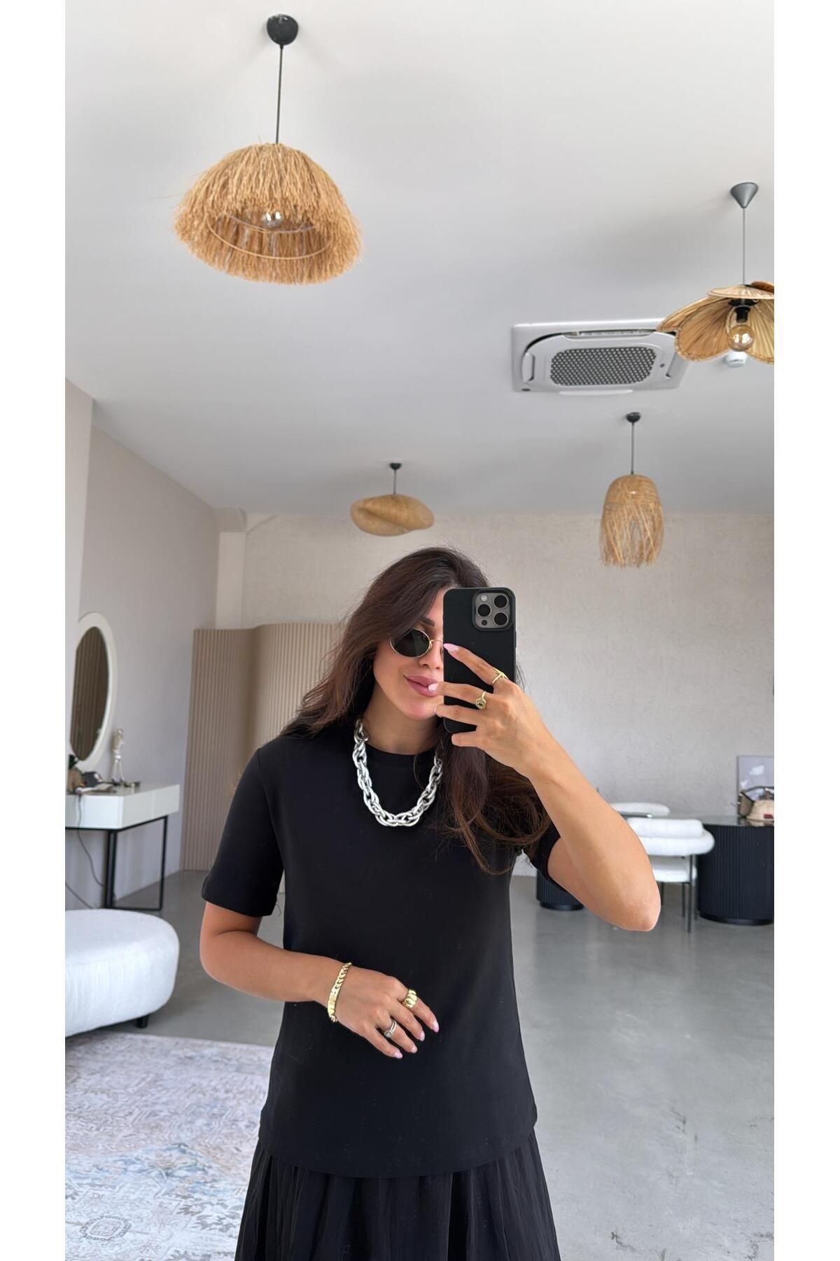 Buket Teke Siyah Massi Tshirt