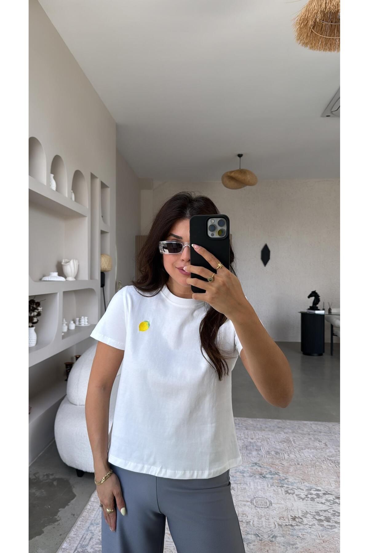 Buket Teke Ekru Limon Nakışlı Tshirt