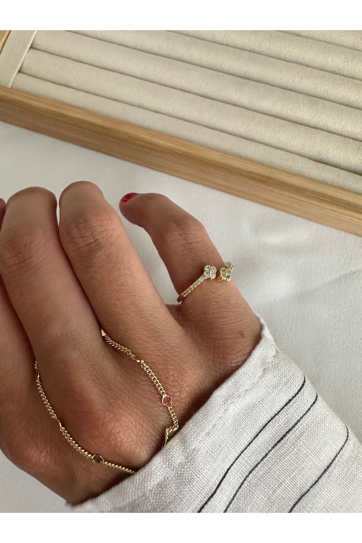 ringbox Gold Taşlı Yonca Serçe Parmak Yüzüğü