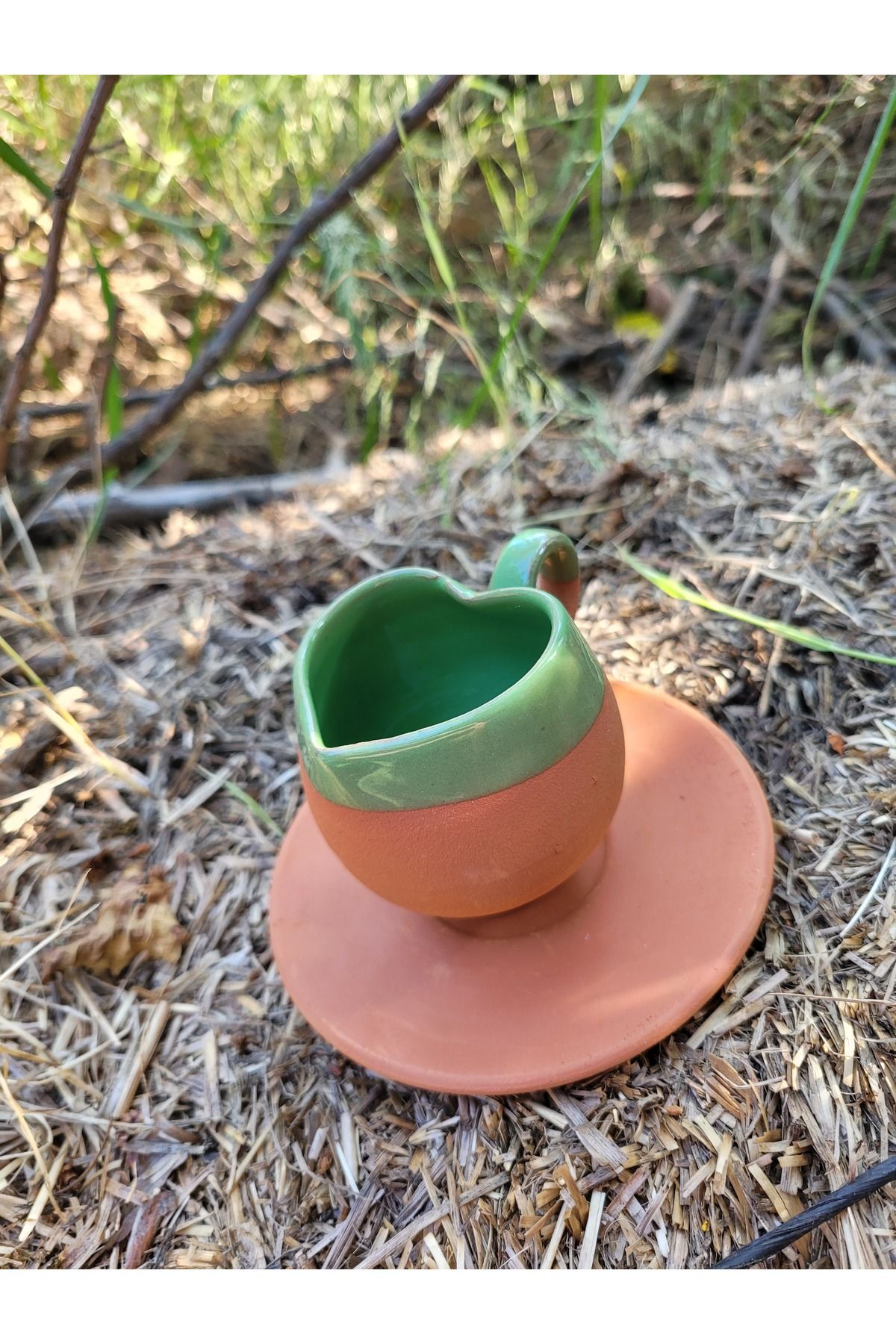 Home Topraktan kalpli yesil fincan