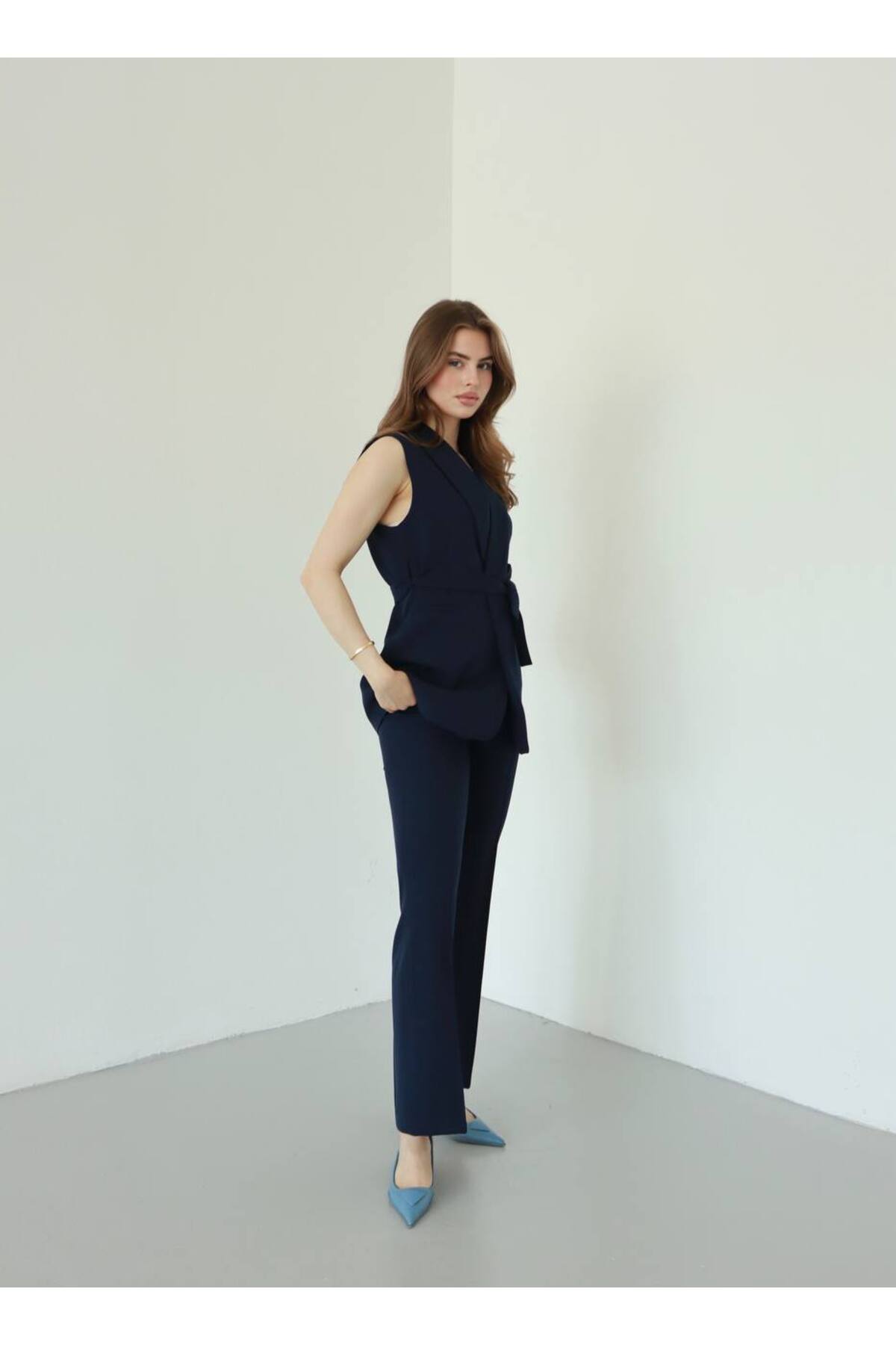 Ensemble deux pièces blazer et gilet ceinturé pour femme bleu marine - Görsel 4