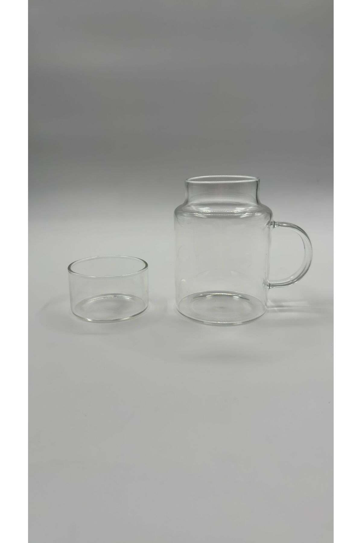 ERKUGO-Borosilicate Glass Bedside Jug and Cup – 2 in 1 Design with Lid 600ml 2