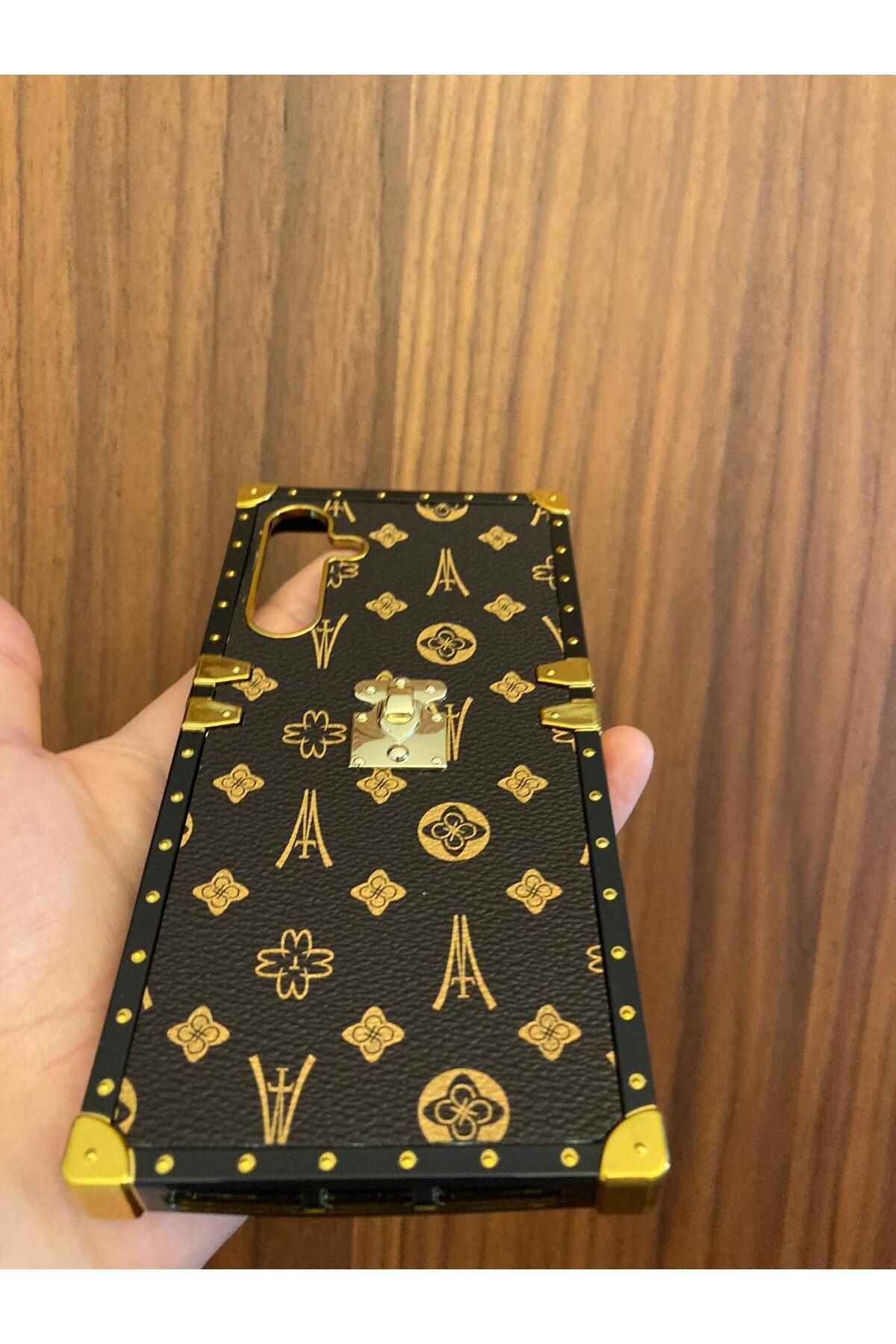 Newon Samsung Galaxy A16 Suni Deri Gold Kaplama Altın Çerçeveli Telefon Kılıfı Kapak Cover