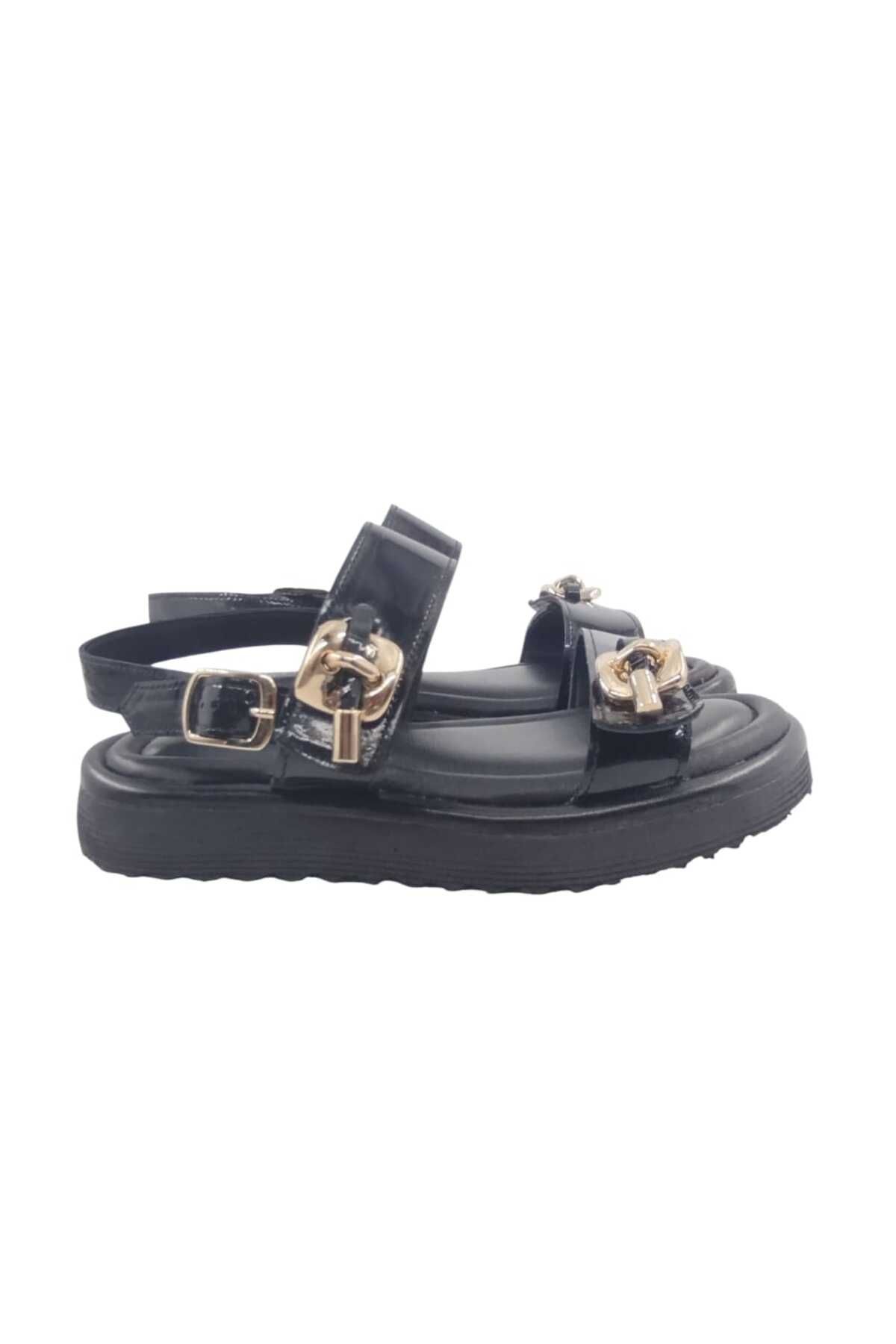 Oneka Shoes 971925YST9633 Kadın Günlük Sandalet Eva Siyah rugan altın tokalı