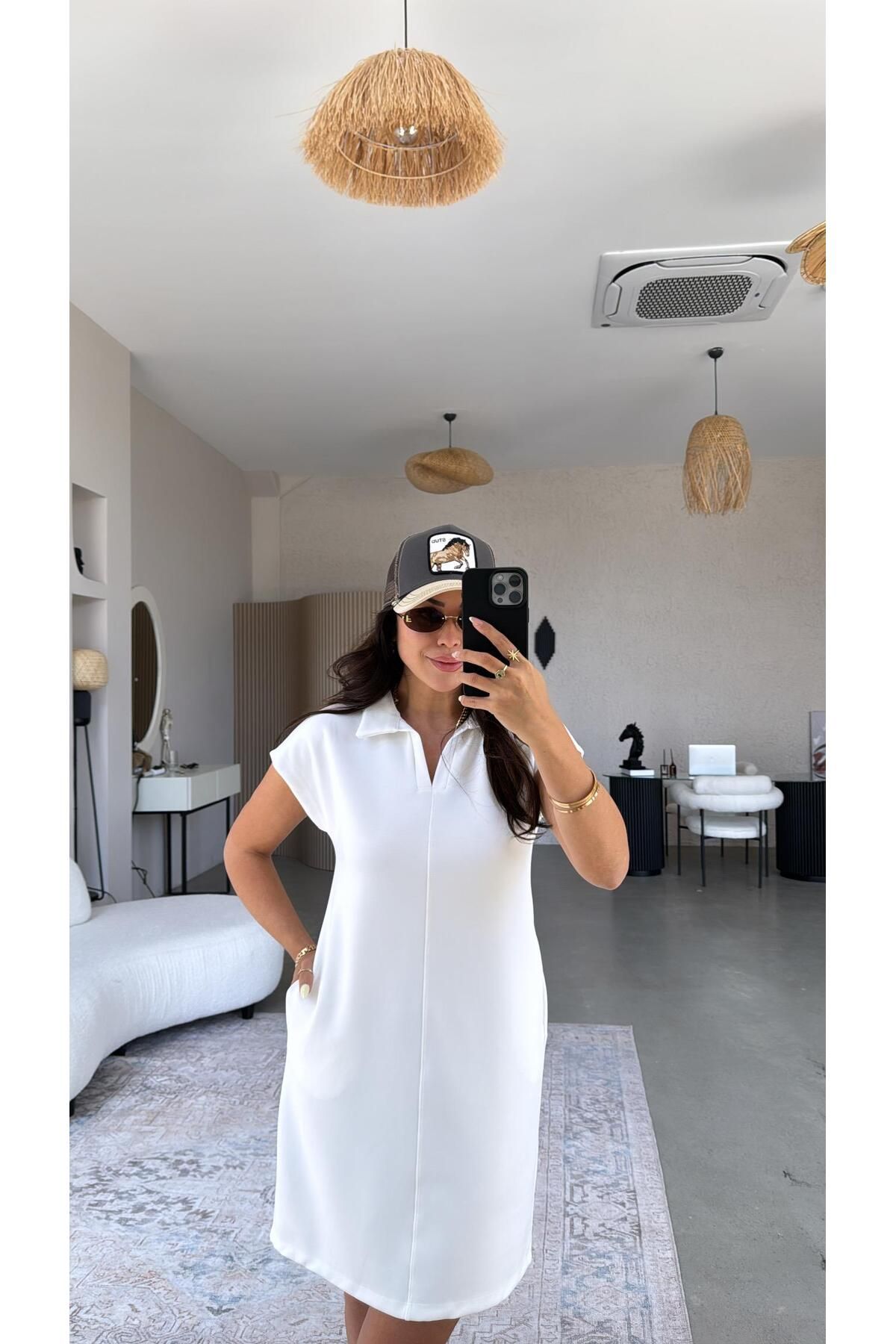 Buket Teke Beyaz Polo Yaka Çımalı Elbise