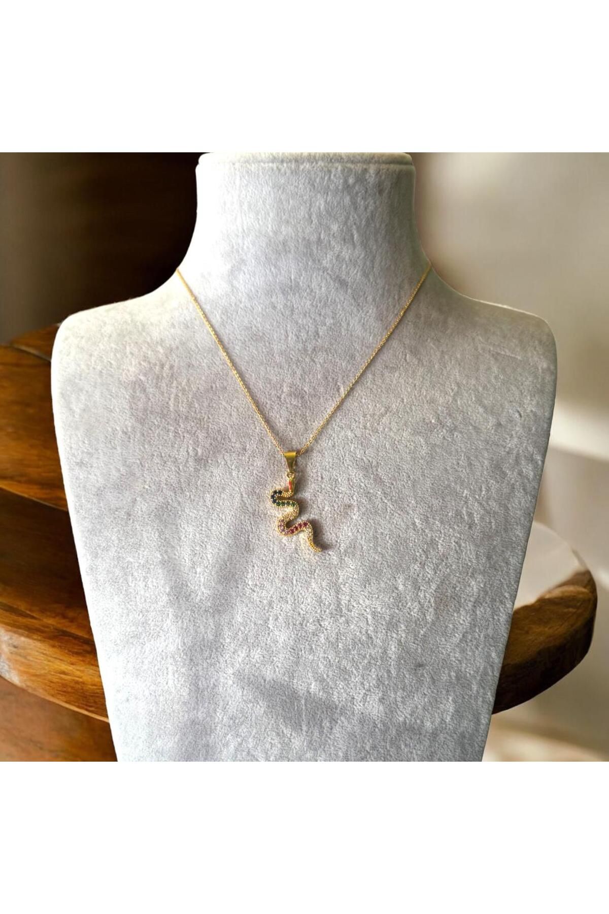 Kırmızı Sanat Evi Yılan Uçlu Renkli Taşlı Gold Zincirli Bijuteri Kolye