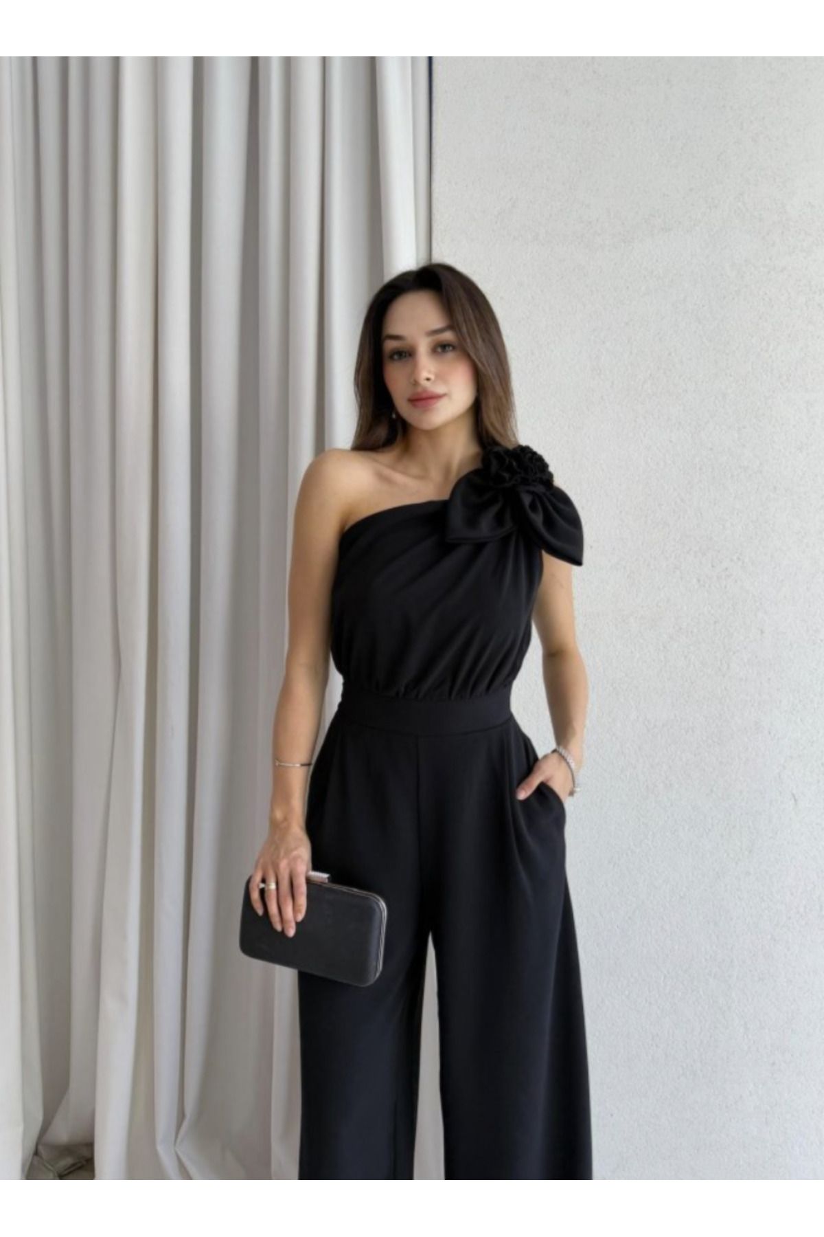 Klex Tek Omuz Çiçek Detaylı Geniş Paça Şık Tulum - Siyah / Yeşil