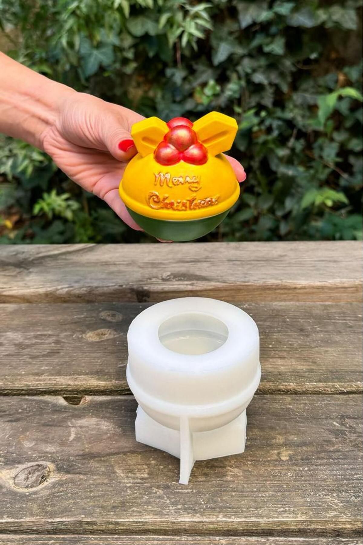 DEKORANLA Beyaz 3D Noel Top Silikon Mum Kalıbı, şık ve detaylı tasarım
