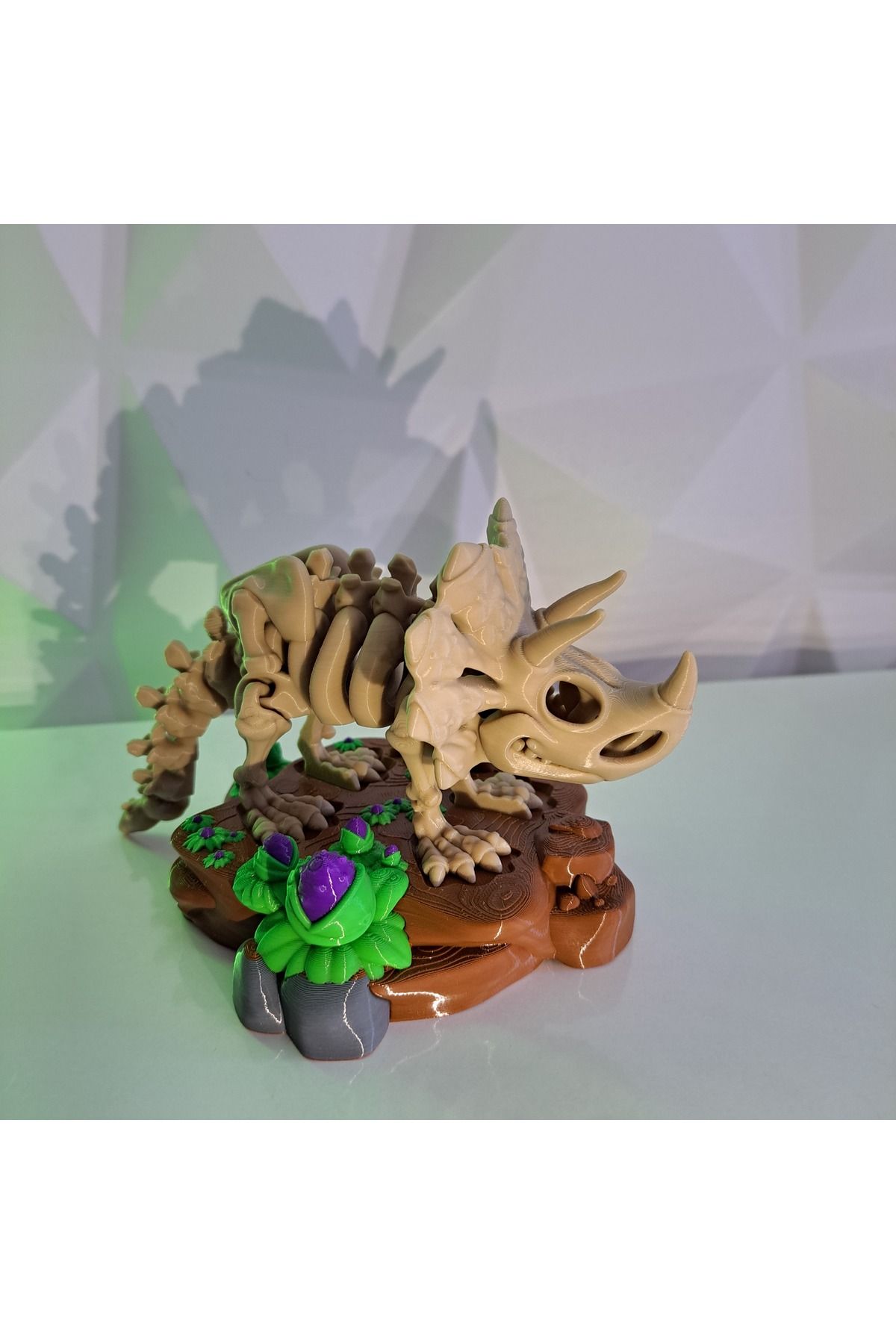Jade Produck Triceratops Fosil Figürü – Renkli Bitki Detaylı Koleksiyon Modeli