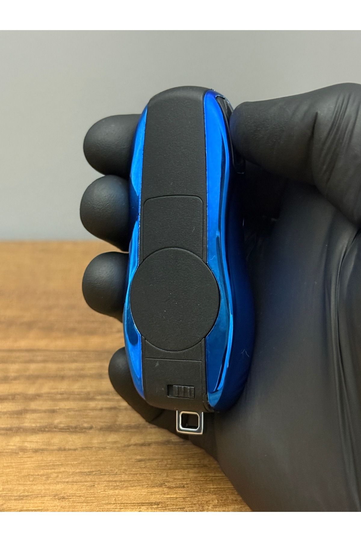 Luxe Aksesuarr-Porsche Panamera / Cayenne Compatible 3 Button Key Remote Case – Stylish Design with Blue Appearance 3