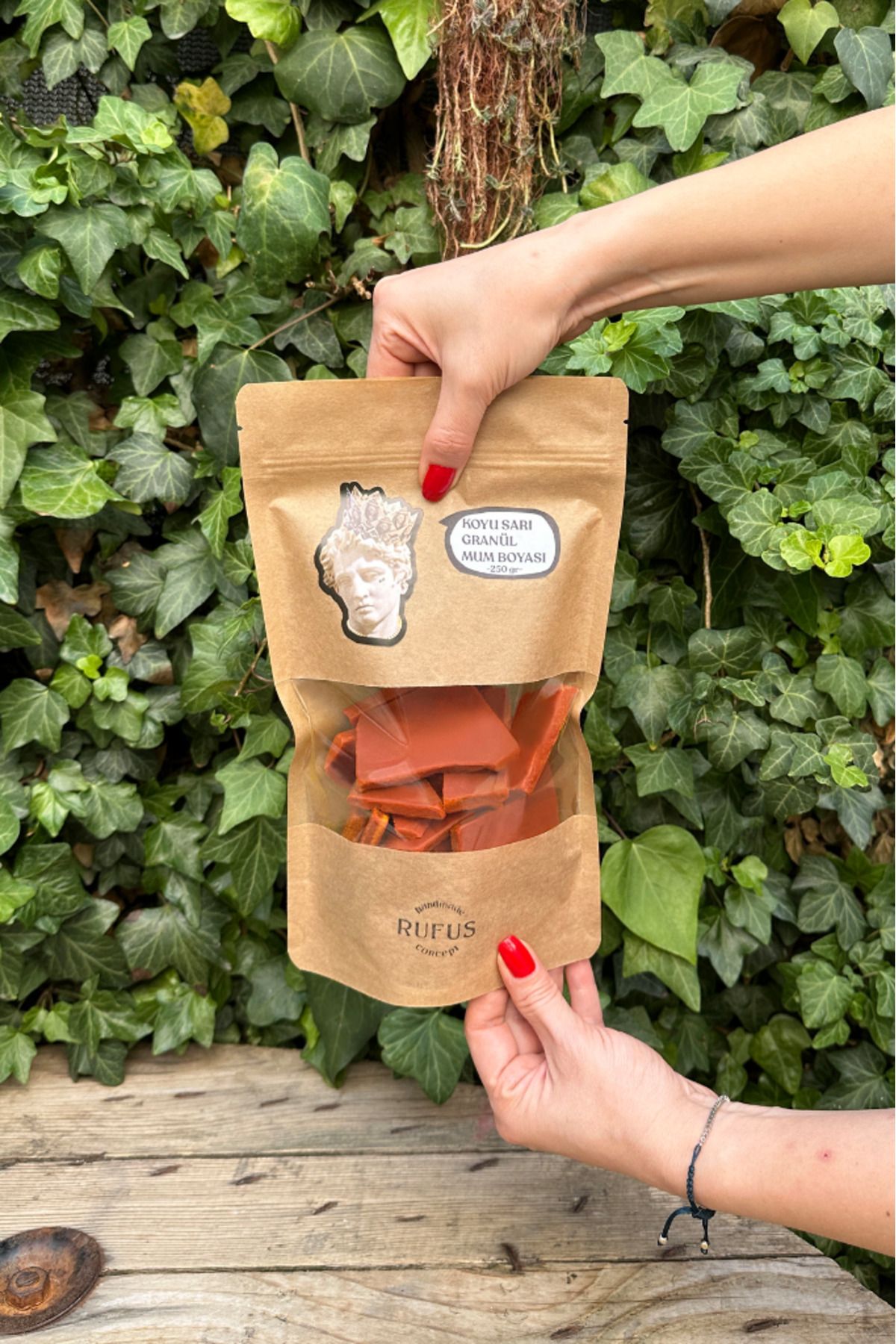 DEKORANLA Koyu Sarı Granül Mum Boyası 250gr ile parlak ve canlı tasarımlar yapın