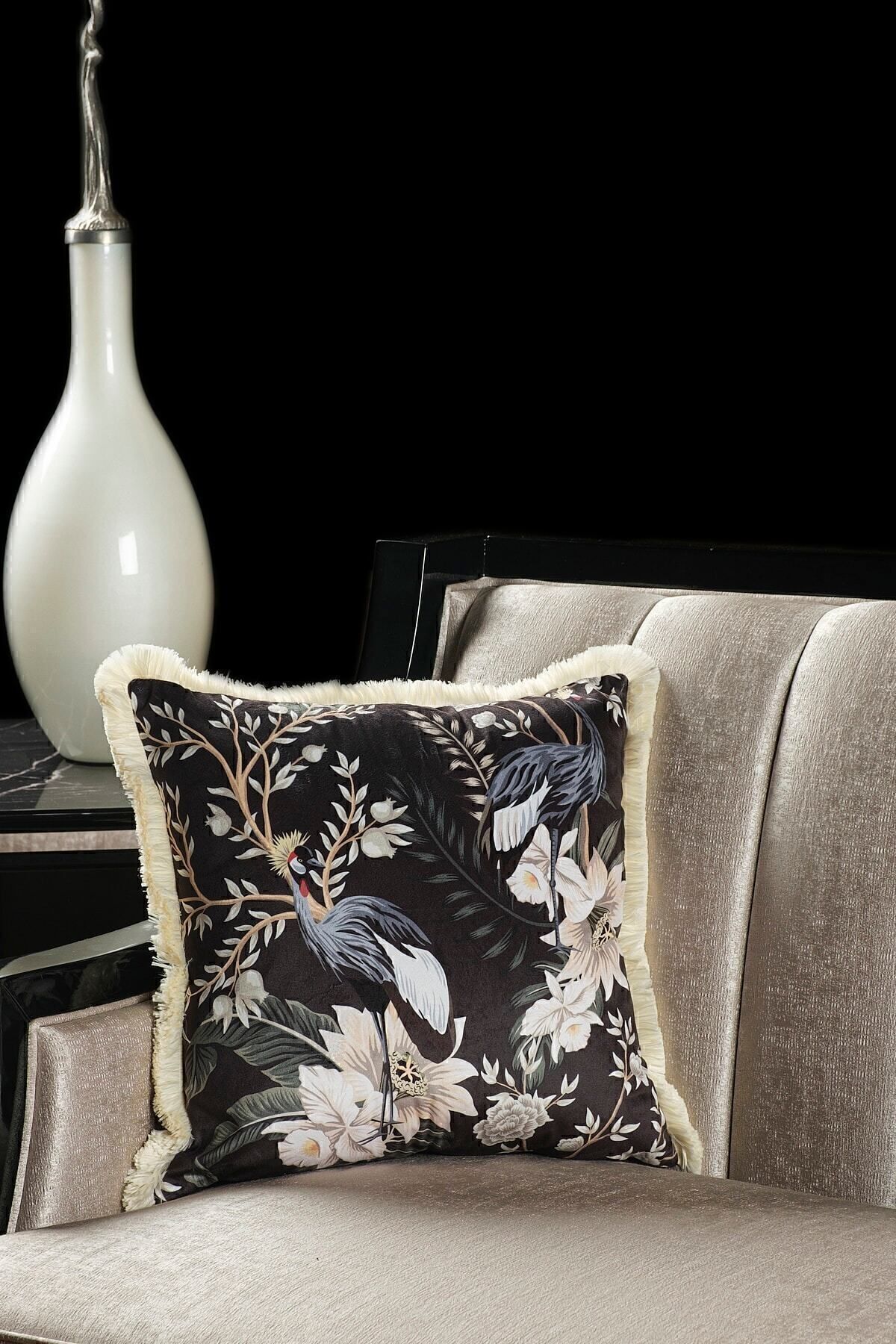 DEKORANLA Kadife Kırlent Kılıfı 43x43 cm, Dekoratif, Yumuşak, Salon, Avangart, Saçaklı, Siyah
