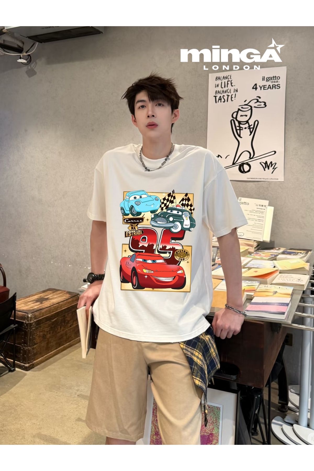 Minga London Red Racing Car Picture Baskılı Bej Oversize Unisex Tshirt- Minga London