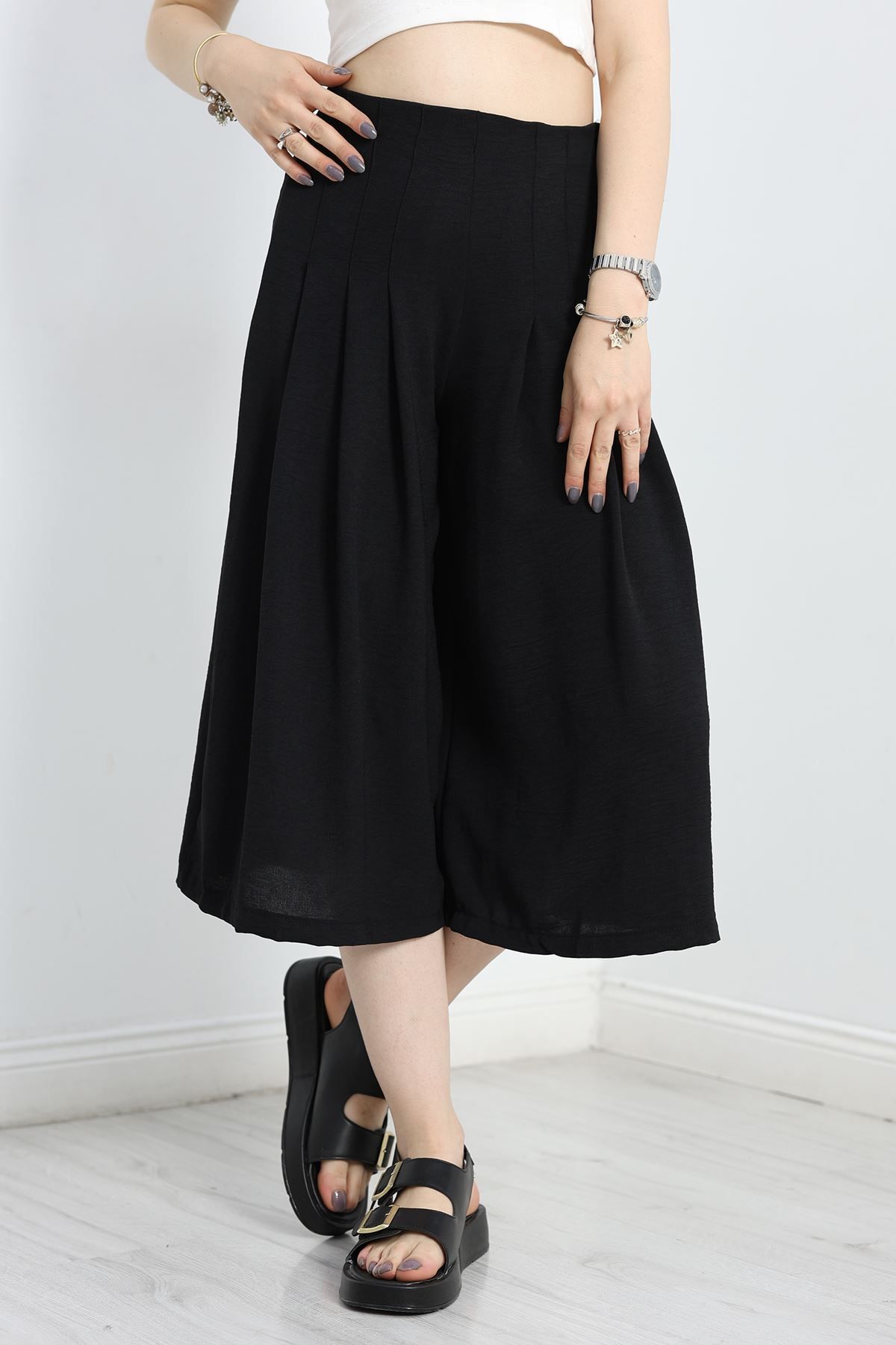 Fashi10 Pileli Bermuda Pantolon Siyah