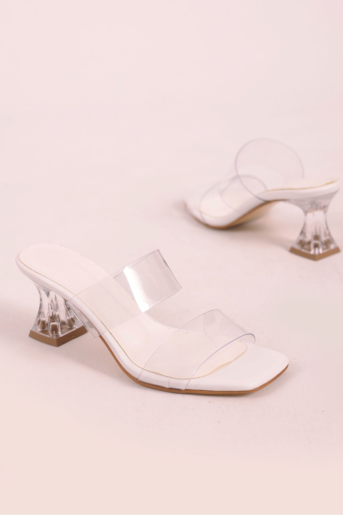 SHOESSHOPS Kadın Şeffaf Bantlı Kare Topuklu Terlik