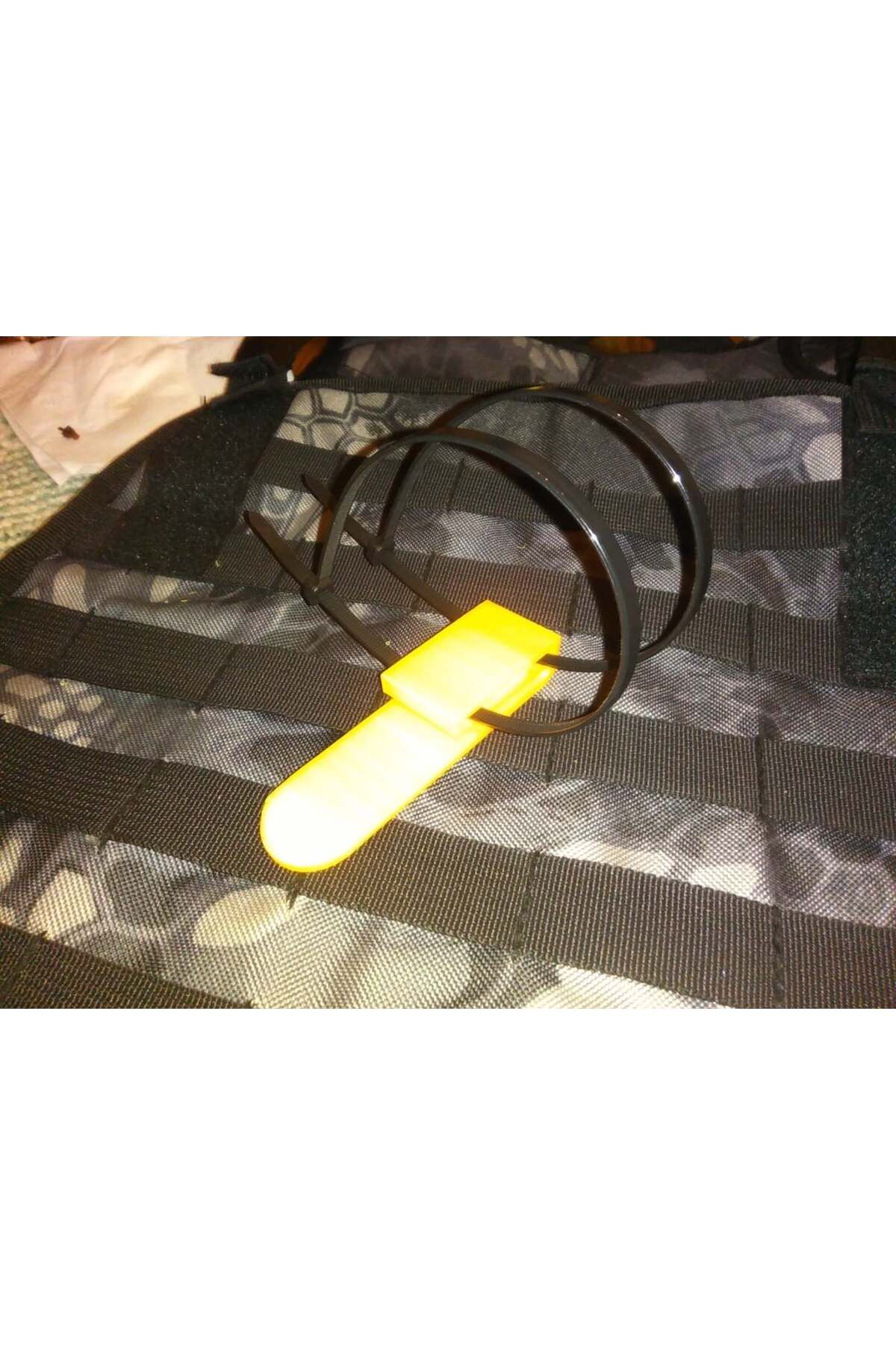 Lucest Fermuar bağları veya paracord için molle klipsi (Plastik Aparattır!!!)