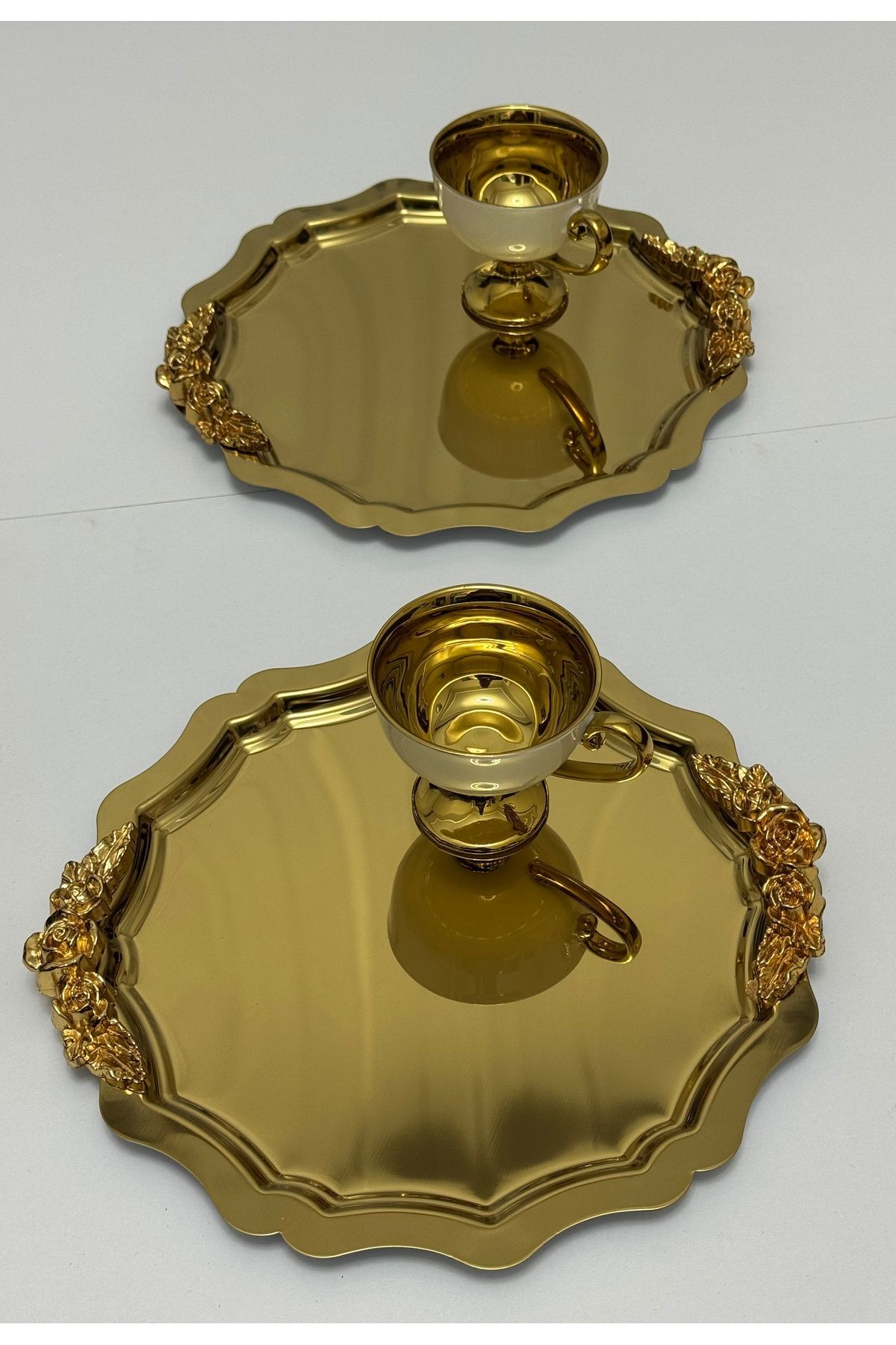 Elzemm store 2 ADET GOLD YUVARLAK DALGALI KULPLU MODEL SERVİS VE SUNUM TEPSİSİ