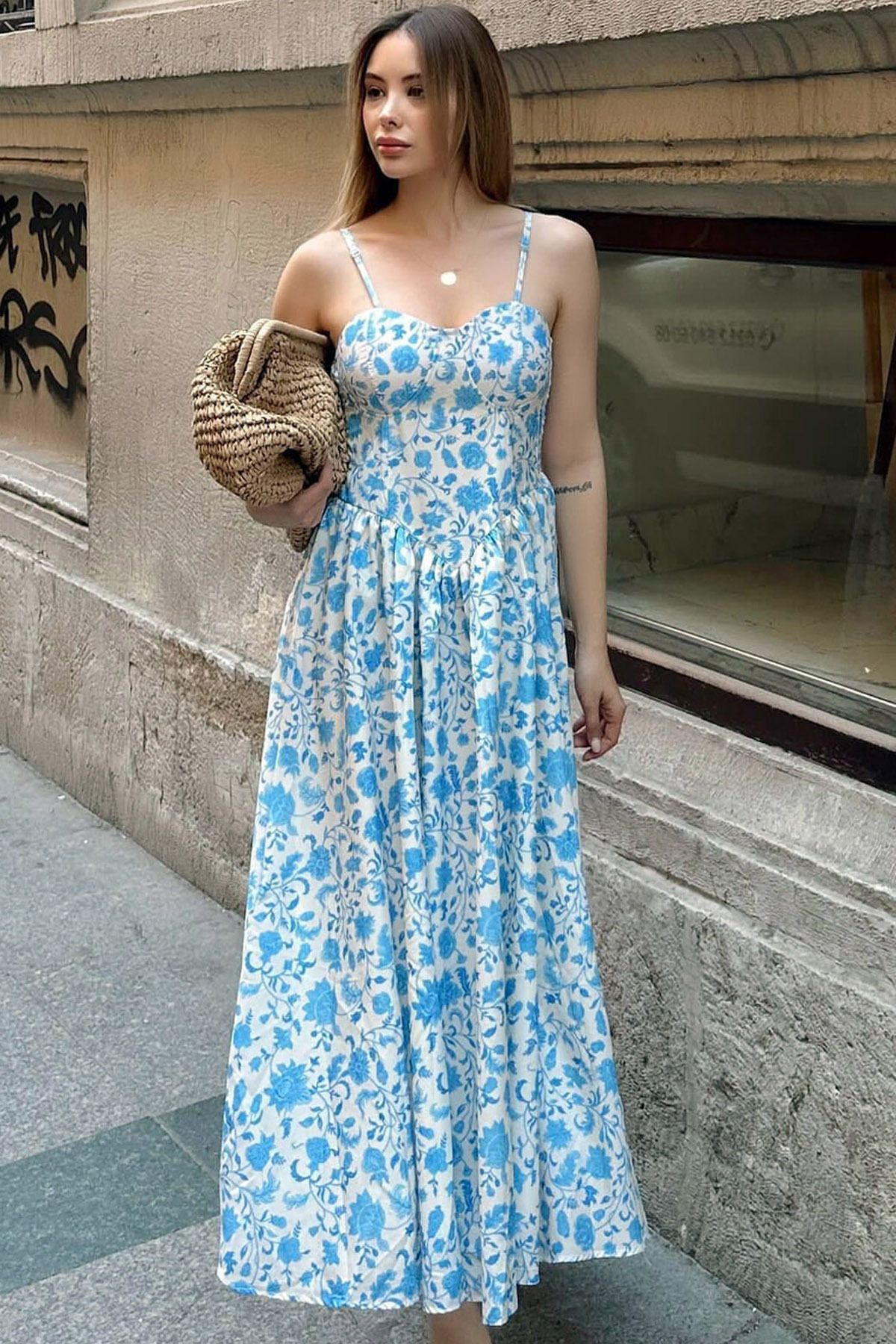 MissThetis Ön Arka Kare Yaka Ayarlı Askılı Göğüs Pedli Çiçekli Fit Kalıp Şık ve Cool Esnek Uzun Elbise