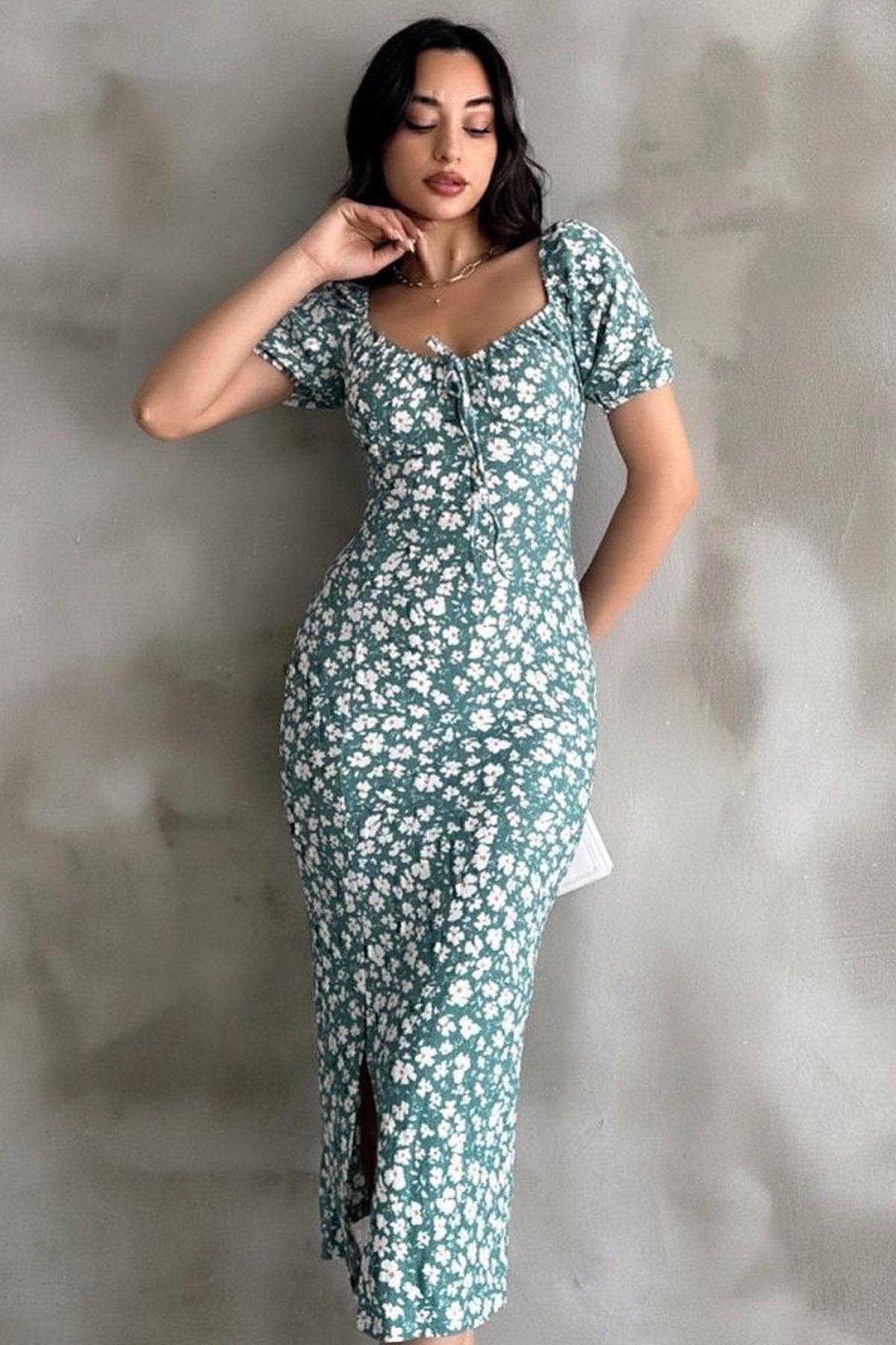 Ottawe Regular Fit U Yaka Kısa Lastikli Balon Kol Yırtmaçlı Bağcıklı Çiçek Desen Diz Altı Likralı Elbise