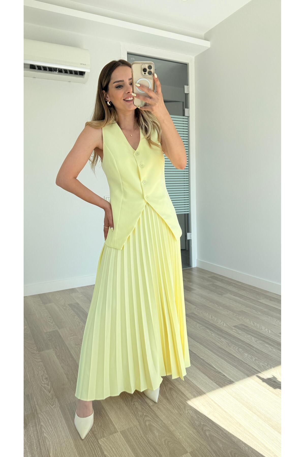 pelin yıldız butik Harmony Yelekli Pileli Etek Takım