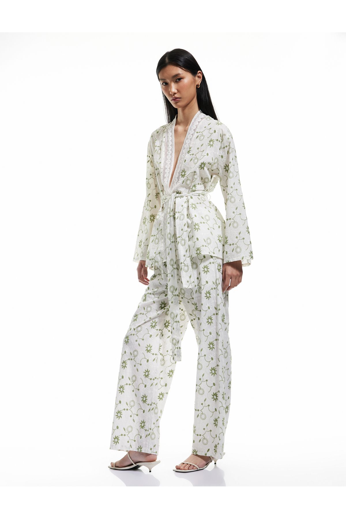 Koton Pamuklu Floral İşlemeli Fisto Kruvaze Oversize Kimono Ceket