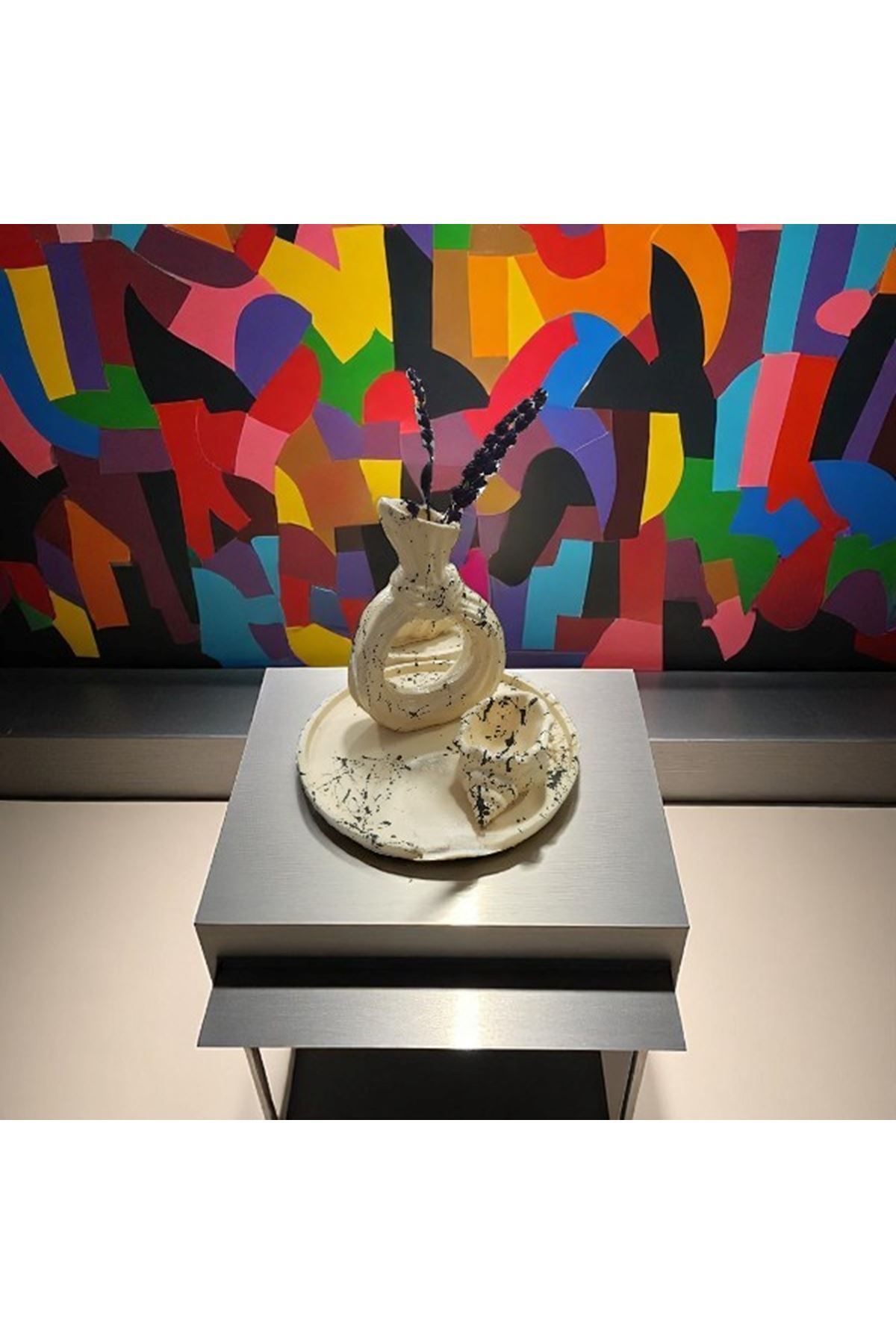 CONAHOME Modern Sanat Esintili Dekoratif Obje Seti – Özgün Formlu Vazo ve Tepsi Takımı