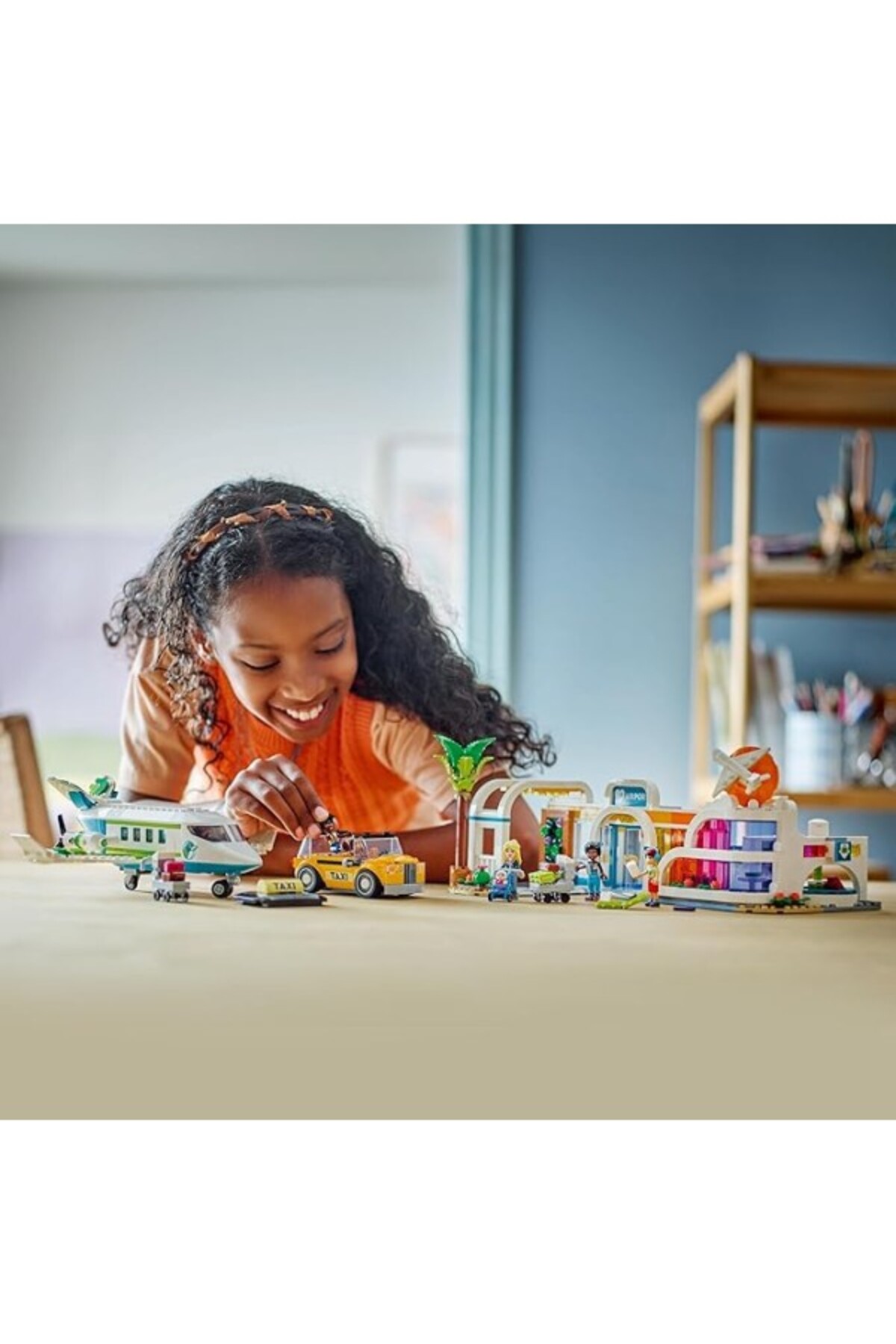 فرندز فرودگاه هارتلیک سیتی و هواپیما ۴۲۶۵۶ – مناسب کودکان ۸ سال و بالاتر شامل عروسکهای مینی