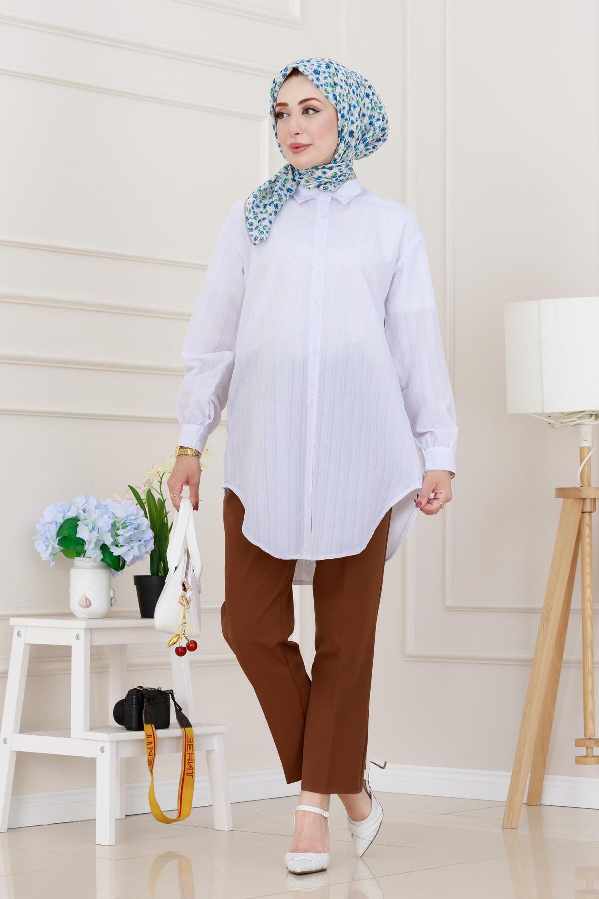 Sevitli Göğüsü Taş Detaylı Oversize Tunik-Beyaz