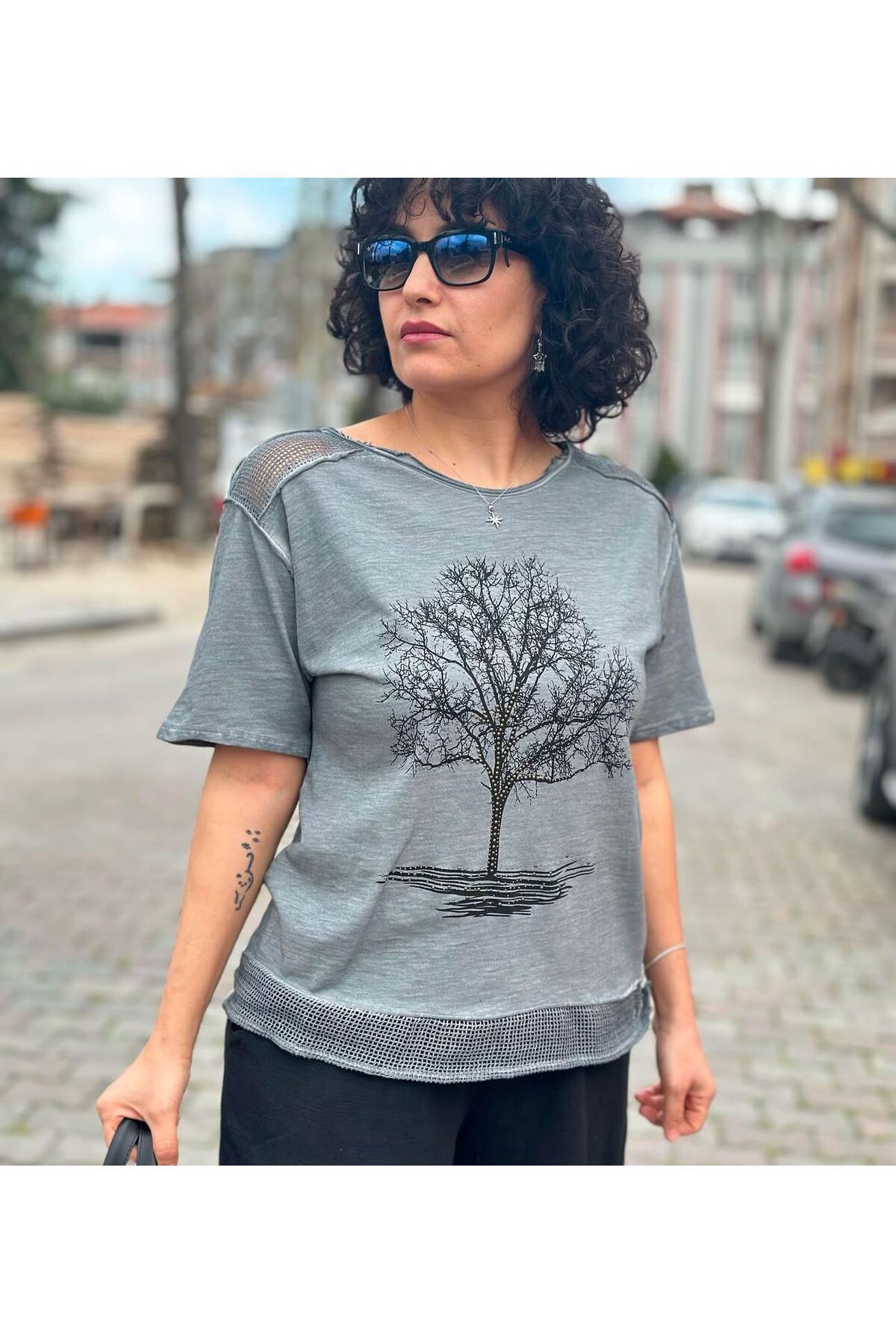 Seviliko Kadın Hayat Ağacı Taş Baskı Detaylı Omuz Etek File Detay %100 Pamuk T-Shirt