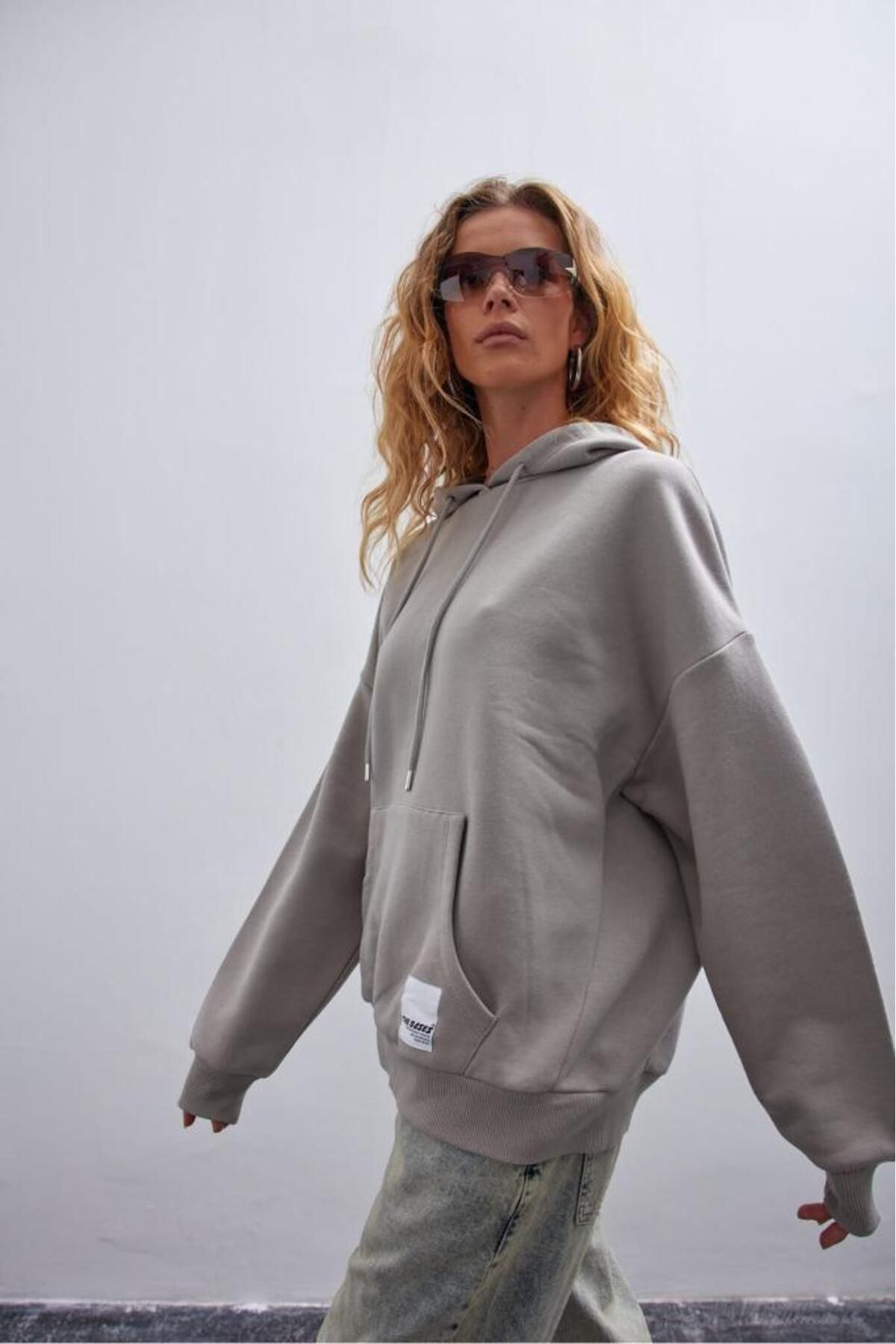 bases. Kahverengi Soluk Efektli Oversize Içi Polarli Kapüşonlu Sweatshirt