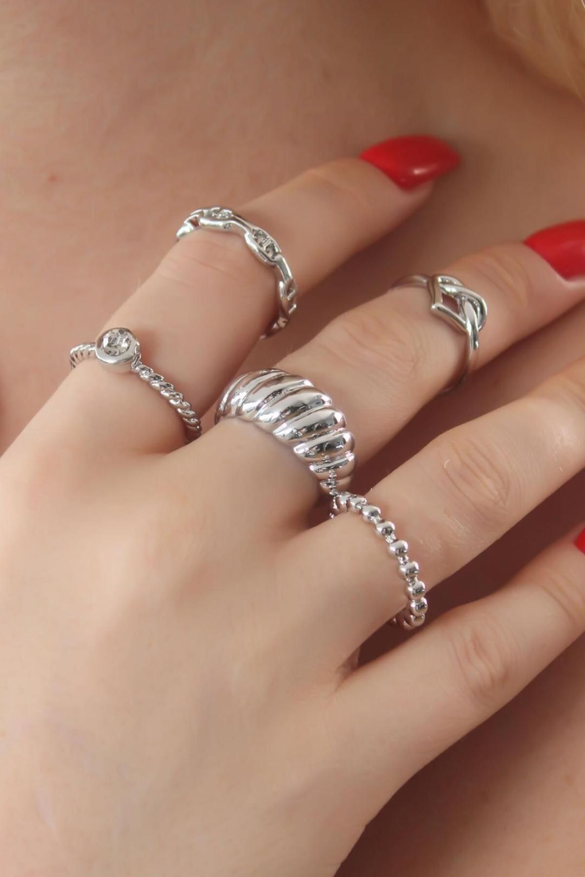 AfraBeauty 925 Ayar Paslanmaz Çelik Gümüş Renk Kalp Figür Sarmal Model Zirkon Taşlı Yüzük Kombin