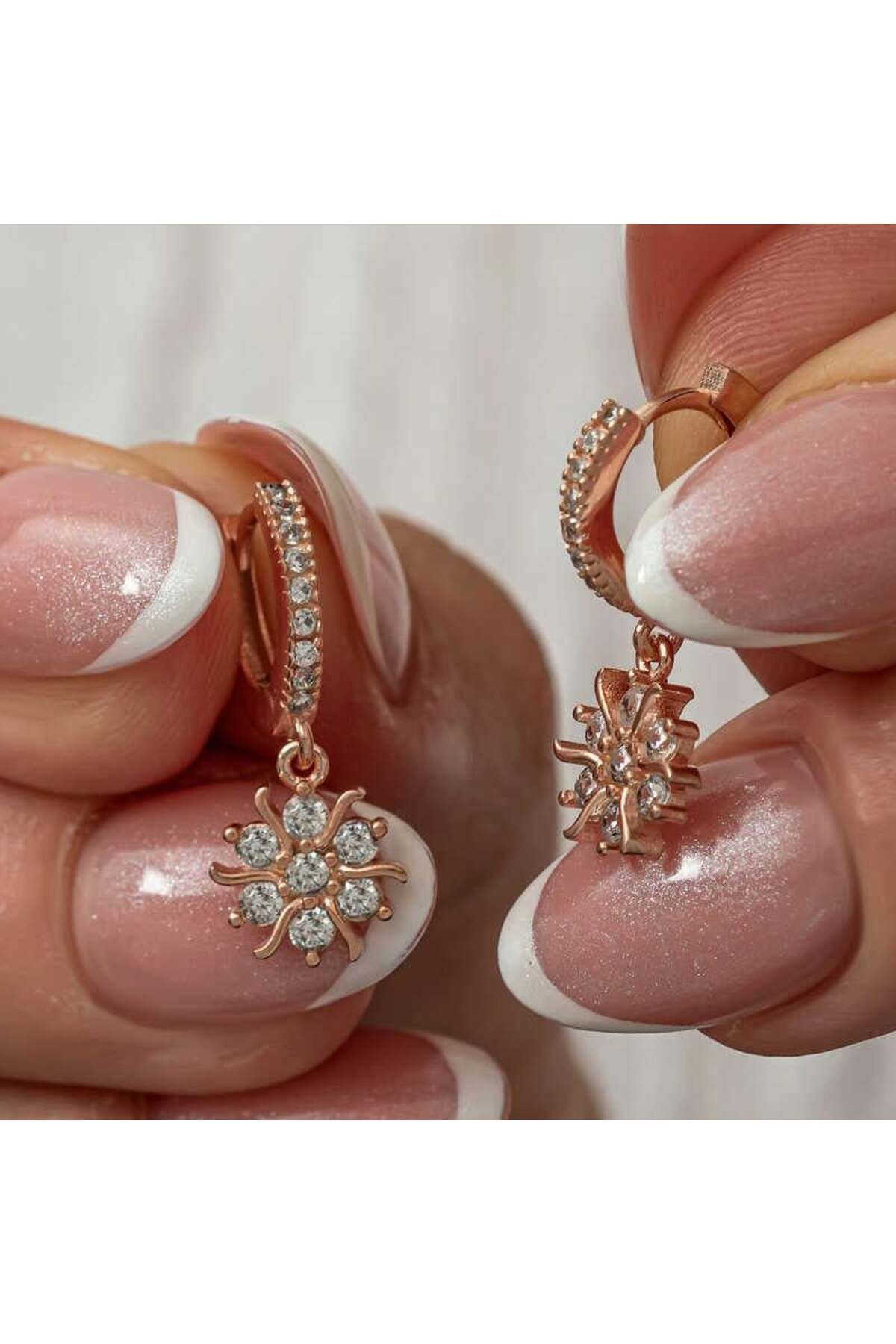 supertrend Süpertrend Gümüş Rose Sallantılı Güneş Kadın Küpe