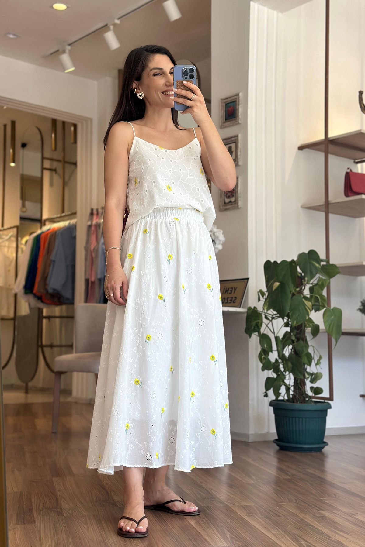 Unique Boutique Beyaz Fistolu Astarlı Bluz-Etek Takım