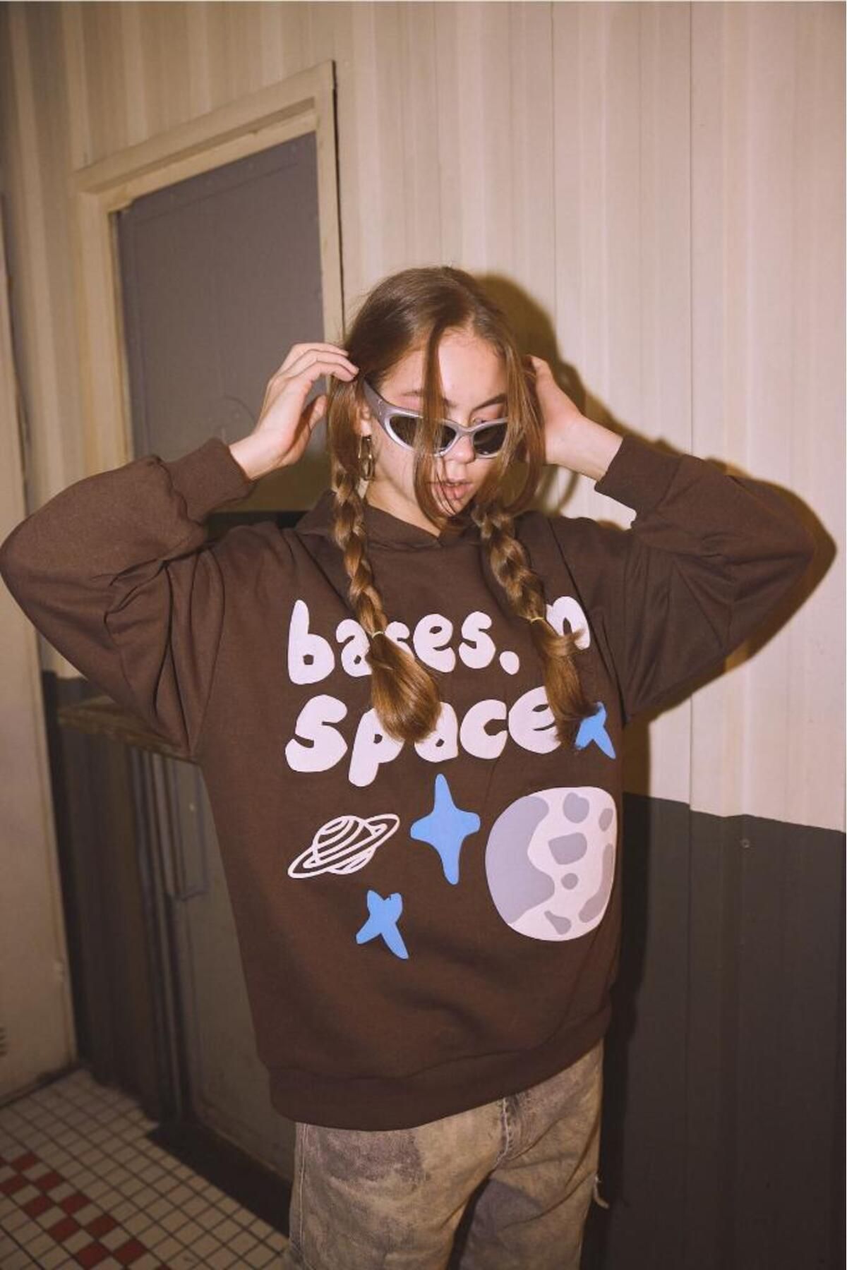 bases. Kadın Yeşil Sırtı Puff Baskılı Oversize Kapüşonlu Içi Polarli Sweatshirt