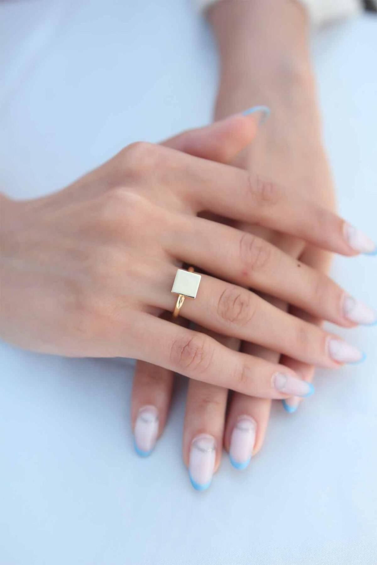AfraBeauty 925 Ayar Paslanmaz Çelik Kare Plaka Gold Renk Kadın Yüzük