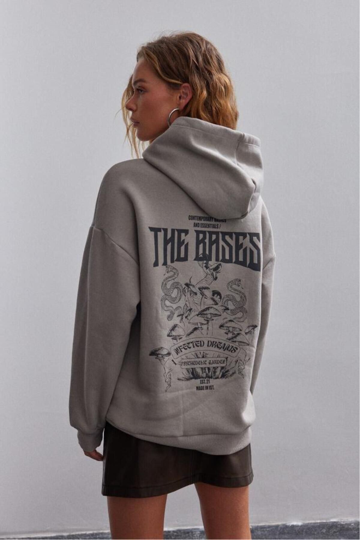 bases. Kadın Yeşil Sırtı Puff Baskılı Oversize Kapüşonlu Içi Polarli Sweatshirt
