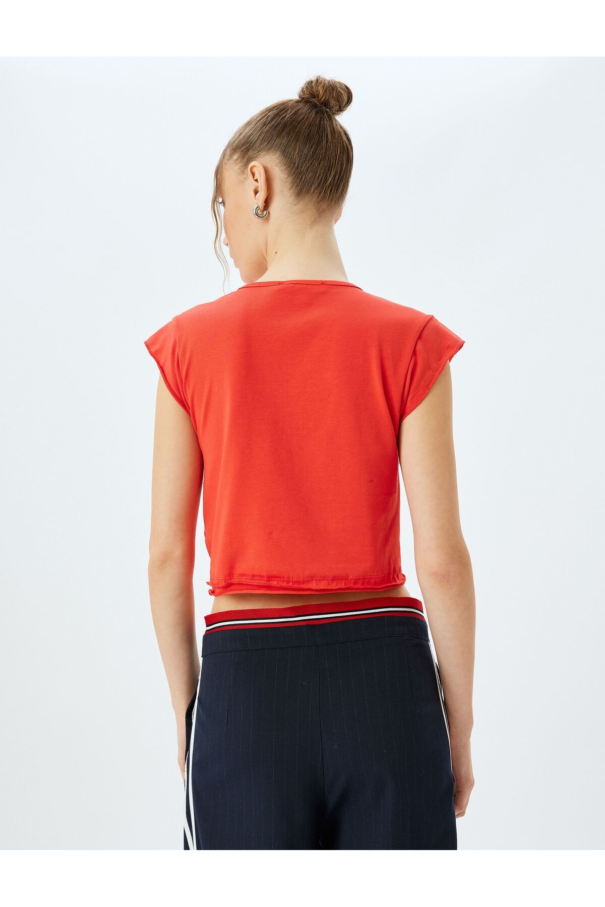 Koton-Crop Crew Neck Sleeveless Slogan Printed T-Shirt 4