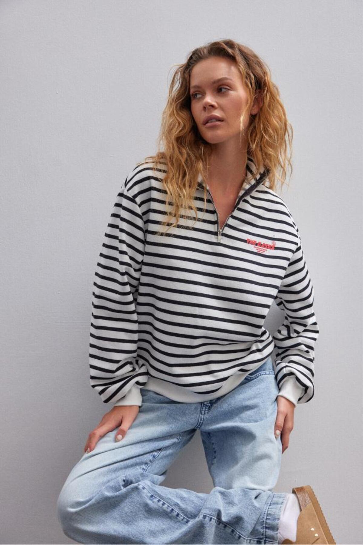 bases.  Yarım Fermuarlı Baskılı Oversize Içi Polarlı Sweatshirt - Görsel 2