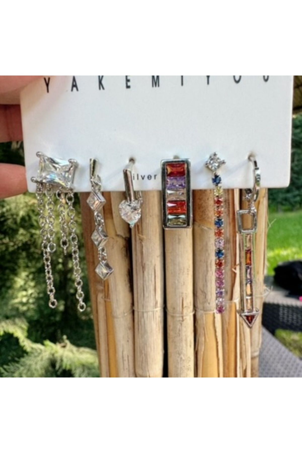 Gümüş sandık 6'lı Gümüş Rengi Renkli Taşlı ve Kalpli Çelik Küpe Seti