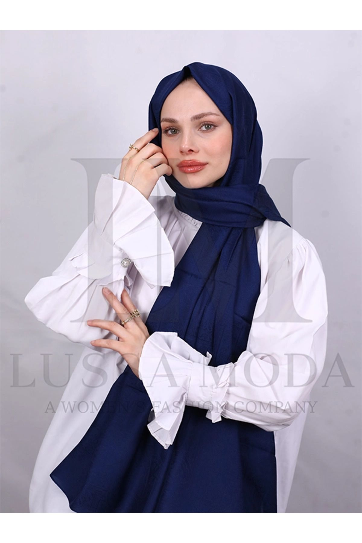 LUSSAMODA DESENLİ MONOGRAM ŞAL